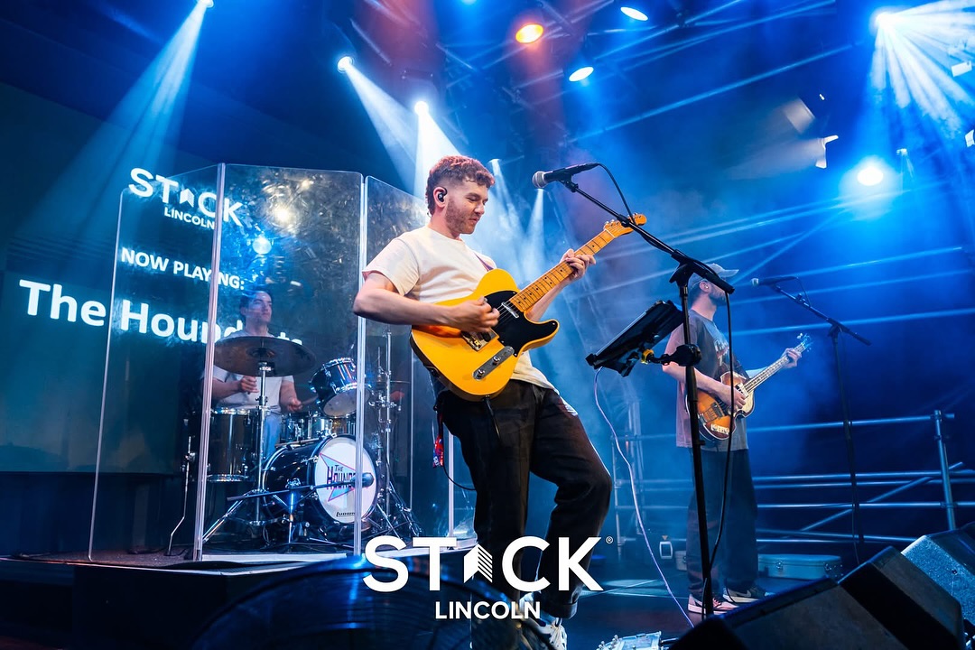 🗓️ 21/06/25
📍 @stack_lincoln
🎸 @houndcats
•
#sessionguitarist #guitarist #guitar #sessionmusician #musician #guitarplayer #music #guitarsolo #guitaristsofinstagram #sessionguitarplayer #fender #sessionguitar #guitarlife #acousticguitar #guitarcover #electricguitar #sessionman #rockguitarist #guitaristforhire #riffwars #homestudio #guitars #guitarsofinstagram #studio #musicproducer #livemusic #sessionplayer #musicianlife #guitarra #producer
