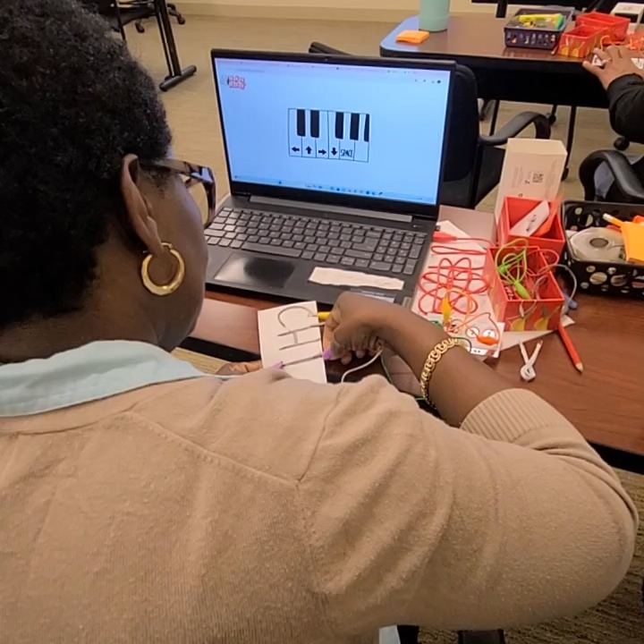 🎉 Teachers getting hands-on with Makey Makey to bring creativity and tech into their classrooms! 🧠💡 From turning bananas into piano keys 🎹 to building interactive projects, they’re learning how to make lessons more engaging, fun, and STEM-focused. 🚀
📽️ Watch how these educators are transforming their teaching one connection at a time!
#MakeyMakey #STEMeducation #TeacherPD #CreativeClassroom #EdTech #HandsOnLearning #InnovationInEducation #Montclairstateuniversity #northernnjcshub #compscinj #computerscience