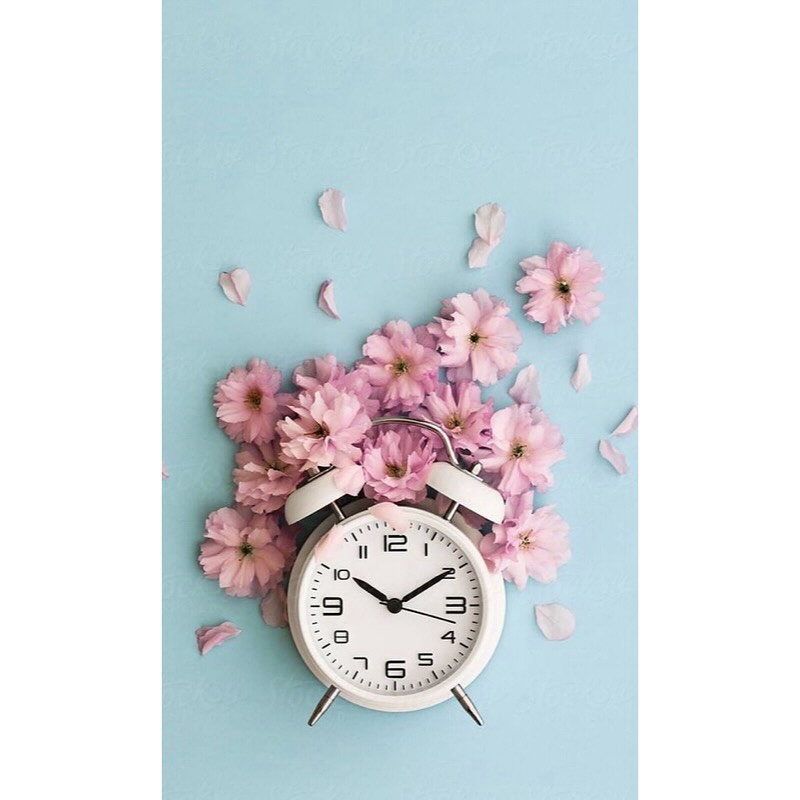 ⏳💰💚 Time. Money. Health.
The big three we all try to juggle — but how often do we find ourselves neglecting one at the cost of another?
In our 20s we chase 💵, in our 30s we sacrifice time ⏰, and by our 40s and 50s, we start to feel the toll on our health 🧠💤.
But what if we tried to balance them now, instead of waiting for a “better time”?
✨ Top Tips for Balance:
1. Schedule health like a meeting 🧘♀️ – Walks, workouts, water. Protect your energy.
2. Budget time like you budget money 📅 – Create space for what really matters.
3. Invest in joy and wellbeing 🌅 – It doesn’t have to cost much to feel good.
4. Don’t put off what matters most 📞 – That call, that check-up, that dream.
5. Work with someone who’s got your back 🤝 – A coach can help you stay grounded and intentional.
Balance isn’t a perfect triangle — it shifts with your season of life. But it starts with awareness. And choice. 💡
📩 Want support getting the balance right? Let’s talk.
#LifeBalance #PositivePsychologyCoach #TimeHealthMoney #LiveWithIntention #WellbeingCoach #MindfulLiving #CoachingSupport #WorkLifeBalance #GoalSetting #ResilientLiving #HealthyChoices #CoachingJourney #HolisticSuccess