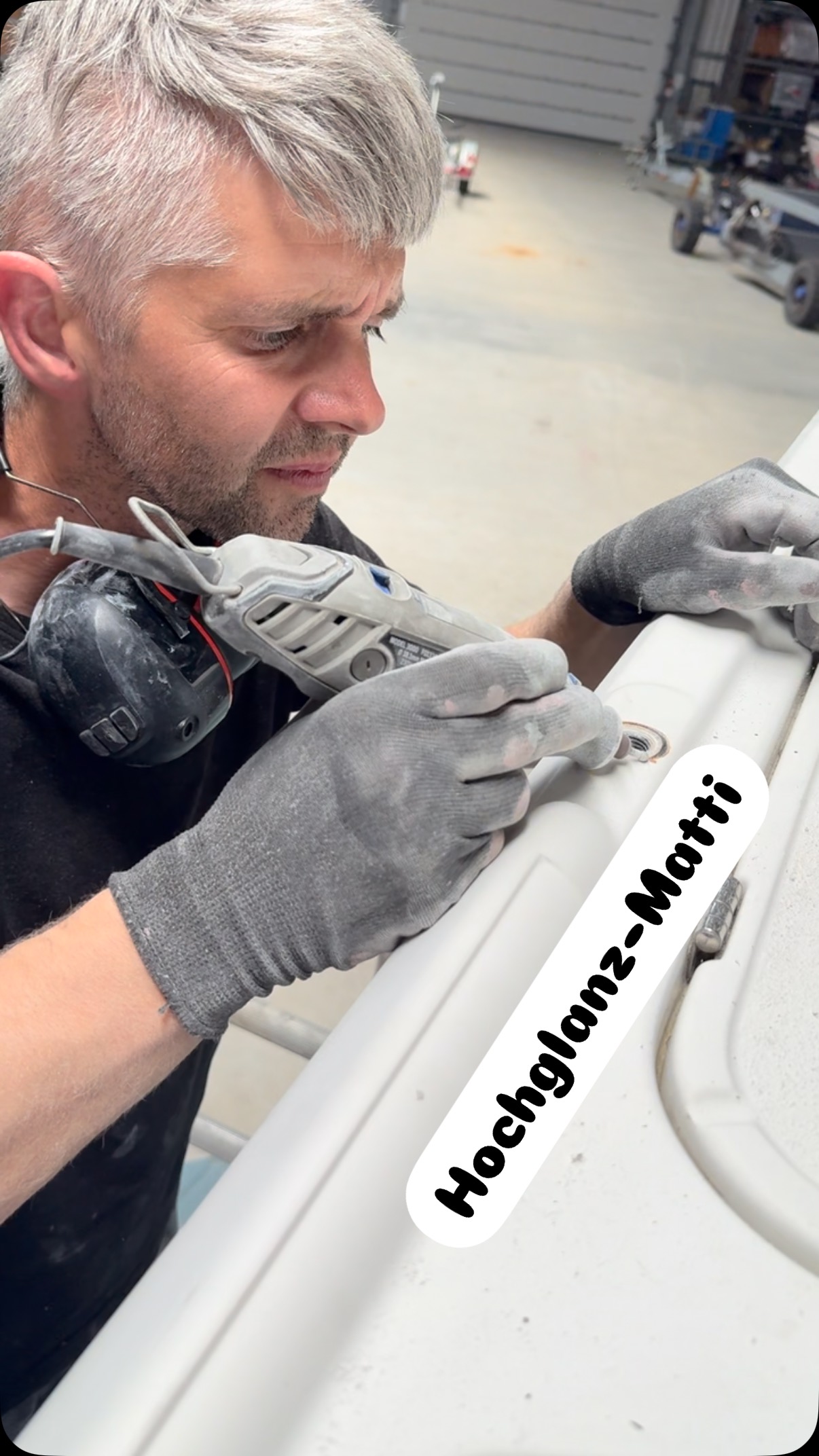 Vorbereitung ist Alles!
Matti bereitet hier ein Boot für eine #Lackierung vor.
Damit der #Eigner viel und lange #Freude am neuen Lack hat, müssen alle Gelcoat-Poren geschlossen werden.
Wie die #Füllung beim #Zahnarzt
www.yspm.de
#yachtservice #peenemünde #yachthafenpeenemünde #usedom #boot #yacht #jacht #segelboot #dremel #inselusedom #service #refit #bootsbau #ausaltmachneu #