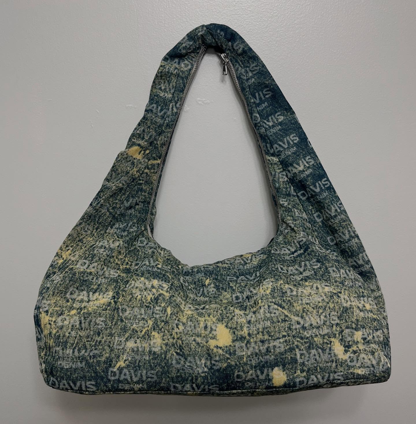 DD Logo Purse !!
Constructed & washed in New York
Fully Lined
Fully Reversible