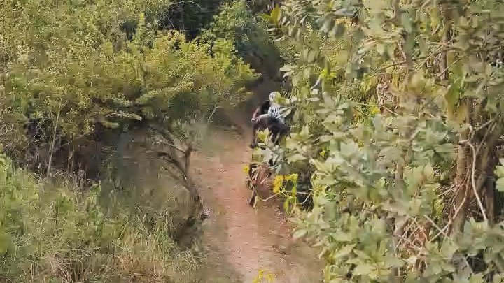 More pace in slow mo! 🚵🏽♂️🔥
Coach @dkinjah bringing the heat. Teaching @bujjikinjah10 and the young Simbaz MTB skills on the purpose-built trails at @nmriverlodge. From sunrise to sunset, Simbaz never stop. Twende kazi! 🌄🇰🇪