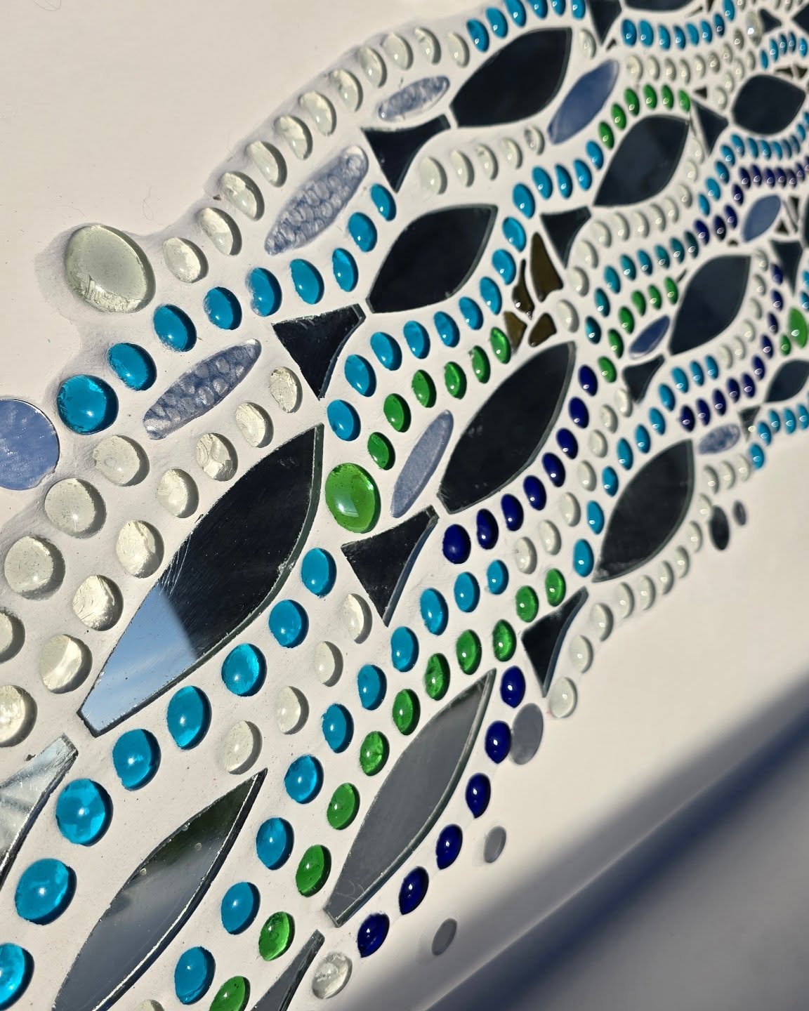 Here's a sneak peek of my @thebookbenchtrail sculpture for @clancancersupport! The trail starts on the 30th June, so it's almost time to get out and discover them! They'll be dotted around the North East, Moray, Shetland and Orkney; let me know if you spot where mine has ended up! Thanks so much to @pentlandferries for their generosity in being my sponsor 🌟
#bookbenchtrail #clan #sculpturetrail #mosaic #mirror