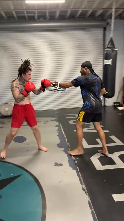Andy Garcia back at Empire mma gym and fitness getting ready for his upcoming fight. #boxing #muaythaifighter #gym #southtampa #westtampa #highlightseveryone #highlights @hurricanecuatro @jerryreyes205 @papa_humo @chris_bigboy_jensen