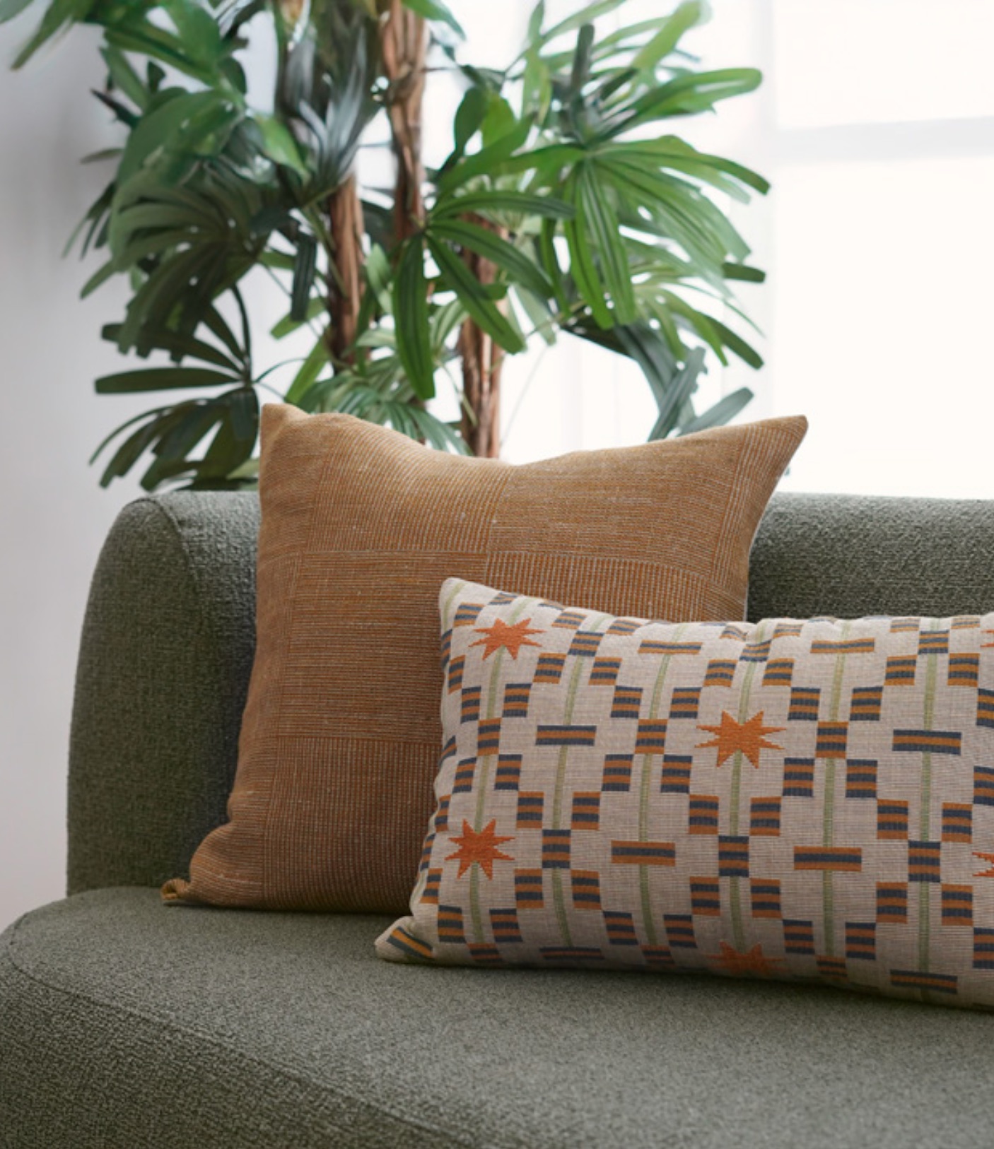 A curated corner where modern calm meets standout colour 🧡
Discover more of our West End apartment through the link in our bio.
#brisbaneinteriors #apartmentdesign #textiles