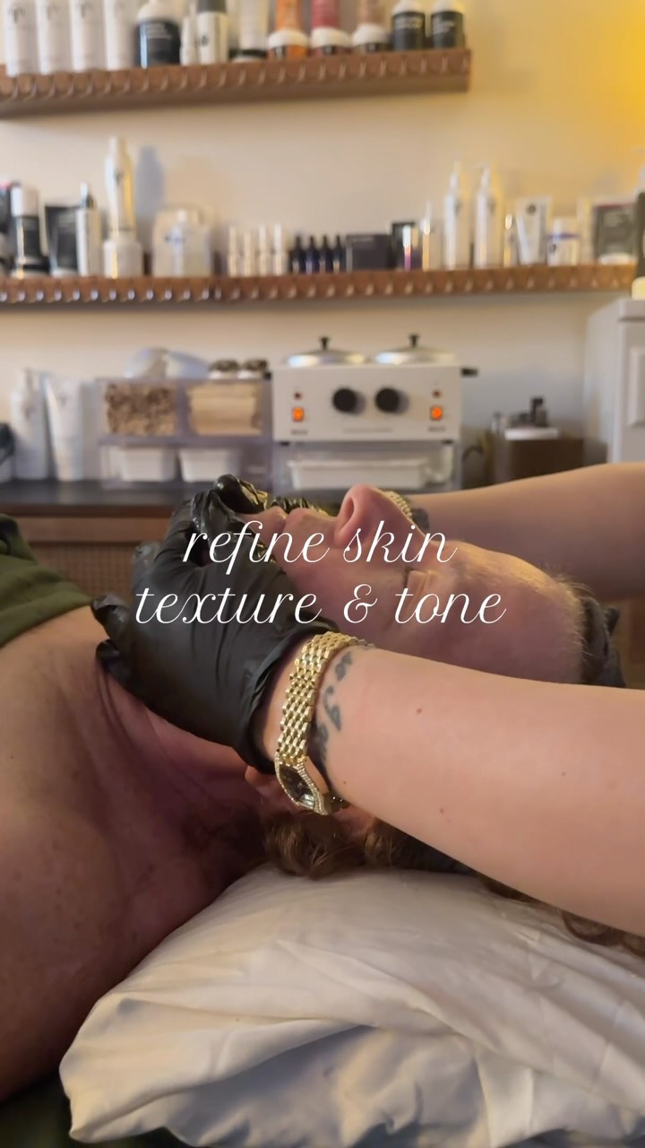 LuminFusion Facial ✨✨✨
Check out this new non-invasive skin resurfacing treatment.
🧖♀️ LuminFusion supercharges skin smoothness and luminosity with no downtime.
🫧 High-tech modalities including NanoInfusion and LED red light combined with a targeted Retinol Peel, infuse actives to reduce the appearance of skin aging and restore skin vibrancy.
🌟 Recommended for:
• Increasing skin luminosity
• hyperpigmentation
🌟 Key Benefits:
• Reviving skin luminosity
• Refining skin texture & tone
• Minimizing the appearance of skin aging
💄💋 Call or DM to book!