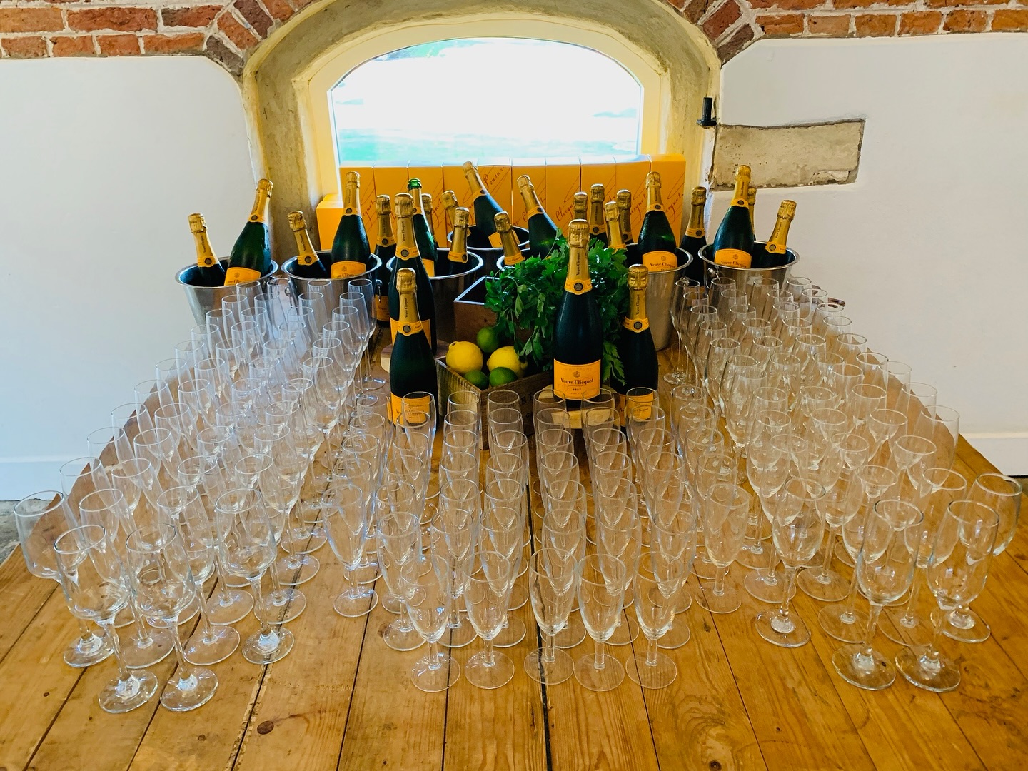 Garden parties call for one thing… 🥂
#GardenParty #LuxuryEvents #EventStyling #GoldenThreadEvents #ChampagneMoments #OutdoorCelebration #VeuveClicquot #AlFrescoEvents #StyledToPerfection #BespokeEvents #TableStyling #UKEvents #LuxuryEntertaining