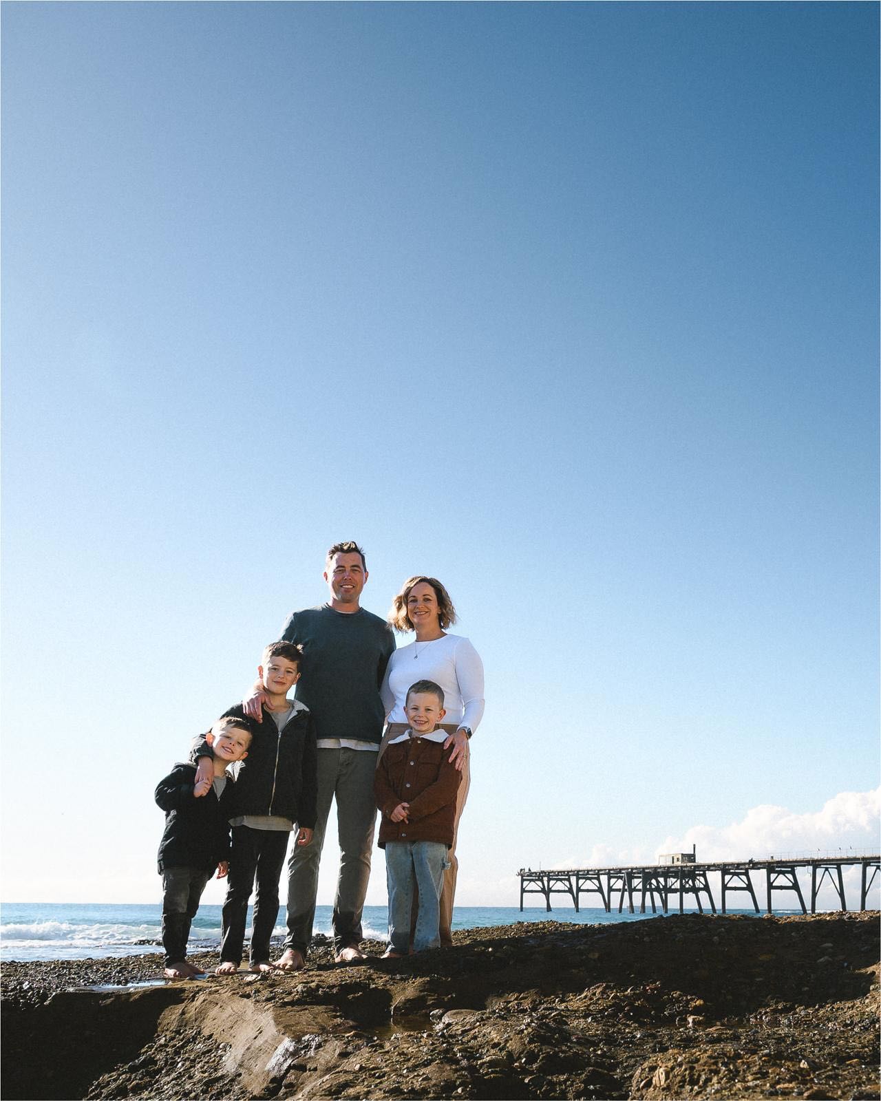 One of our lucky winners from our recent giveaway, joined me at Catherine Hill Bay on a crisp Sunday morning! From the moment we started snapping, their warmth as a family lit up every frame. Their three little ones were full of fun and adventure, just the kind of unfiltered moments I love to capture 🌊☀️
#wattlerosephotography
#Catherinehillbay #Catherinehillbayfamilyphotography #Newcastlefamilyphotography
#lakemacquariephotographer #familyphotography