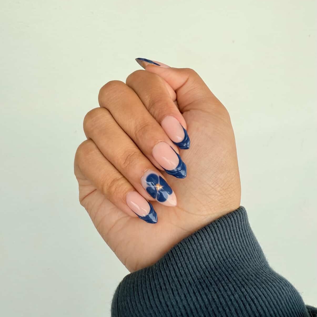In our soft girl era .
Always looking put together even in winter 💅🏻.
Full cover tips with blooming gel art and 3D art details .
To book your appointment
Business whatapp nr : 081 500 2238
-
-
-
#nails #trendynails #pintrestnails #pintrestinspired #goshnails