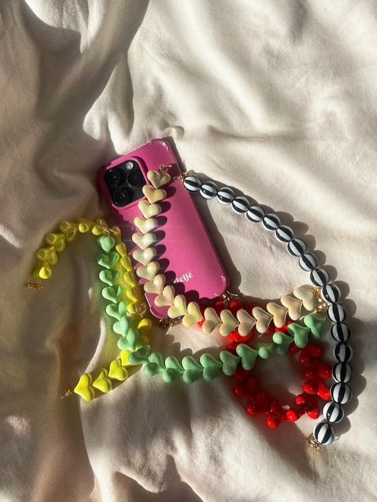 Never enough phone candy 🍬 @donnamooij #beso #handmade #phonecords #phone #candy #accessories