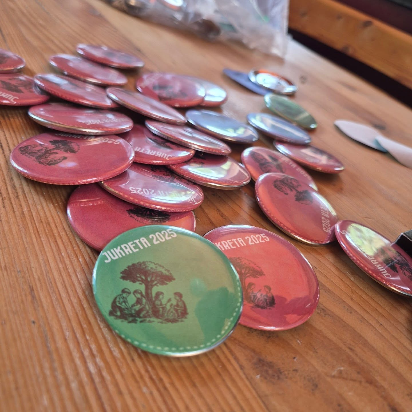 Bald ist es soweit! ✨️
In gut einem Monat verwandelt sich der Abenteuerspielplatz in ein buntes Kreativparadies für junge Köpfe 🖌️🌈
Die Jugendkreativtage stehen vor der Tür – ein Wochenende voller Workshops & Gemeinschaft 🛠️💬
Wir stecken schon mitten in den Vorbereitungen und können es kaum erwarten, mit euch loszulegen!
Ein riesiges Dankeschön an den @bdja_ev für die gemeinsame Planung und ans @deutscheskinderhilfswerk_e.v für die wertvolle Unterstützung 🤝❤️
#abenteuerspielplatz #stuttgart #vaihingen #jukreta