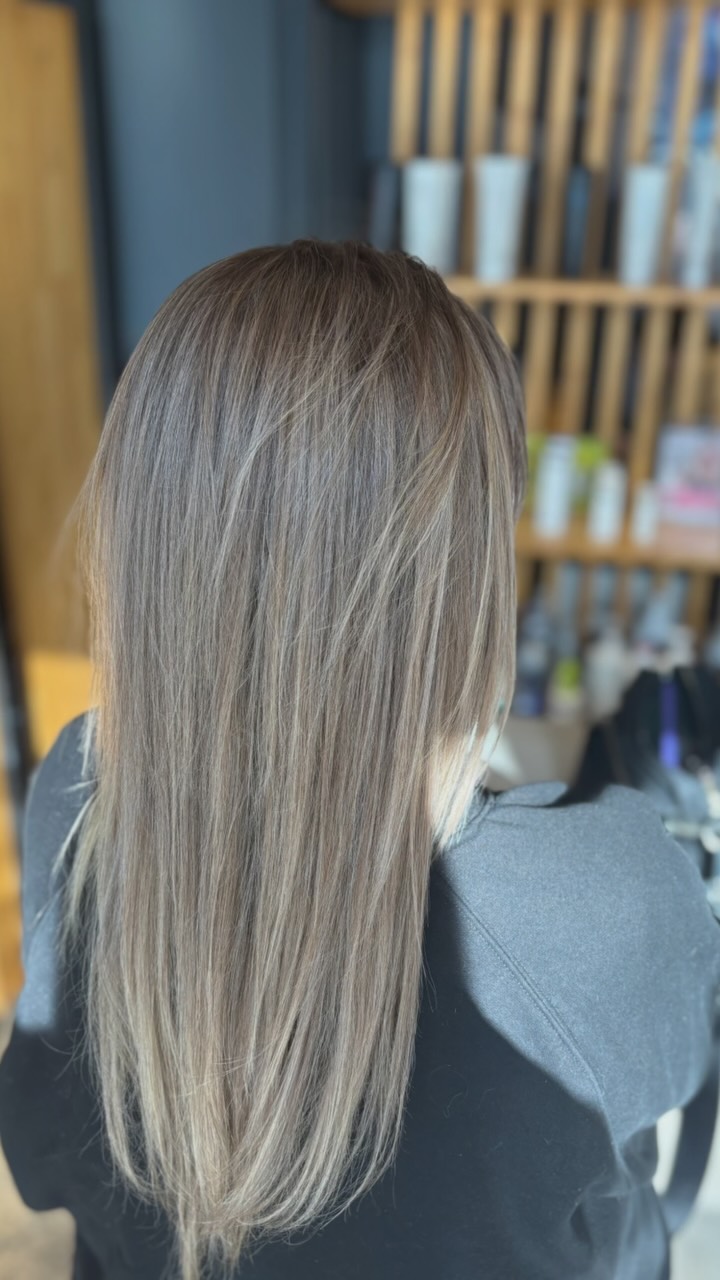 Cuando aveces baja la creatividad en casa 🫠🤭
Aquí en Salón Bangs se soluciona 😁 🙌🏽
Si tienes un trabajo que deseas corregir, escríbenos por interno y te ayudamos♥️
Nos encuentras en 📍Carlos Antúnez 2015, esquina Pedro de Valdivia Providencia
L@s esperamos!🥰