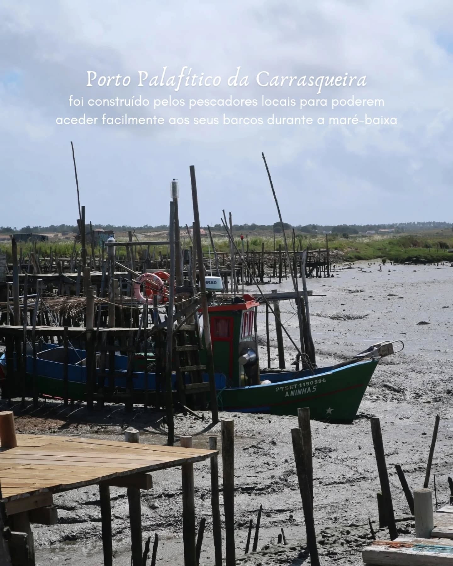 Este ano, o destino escolhido para o fim-de-semana em família foi a Comporta.
Este local misterioso a sul de Lisboa, com extensas praias de areia clara, mar tempestuoso e refúgio de celebridades, era desconhecido para a maioria do grupo.
A Comporta começou a ganhar uma fama reservada entre o jet set europeu nos anos 70 e, ao contrário de outras localidades costeiras do Mediterrâneo, soube manter a descrição e o low profile que as celebridades tanto ansiavam.
O Porto Palafítico da Carrasqueira, ainda em funcionamento, relembra-nos as origens humildes desta região.
Leiam o roteiro completo pela Comporta através do link la biografia.
#DiáriodeBordo #travelpost #travelblog #Comporta #Portugal