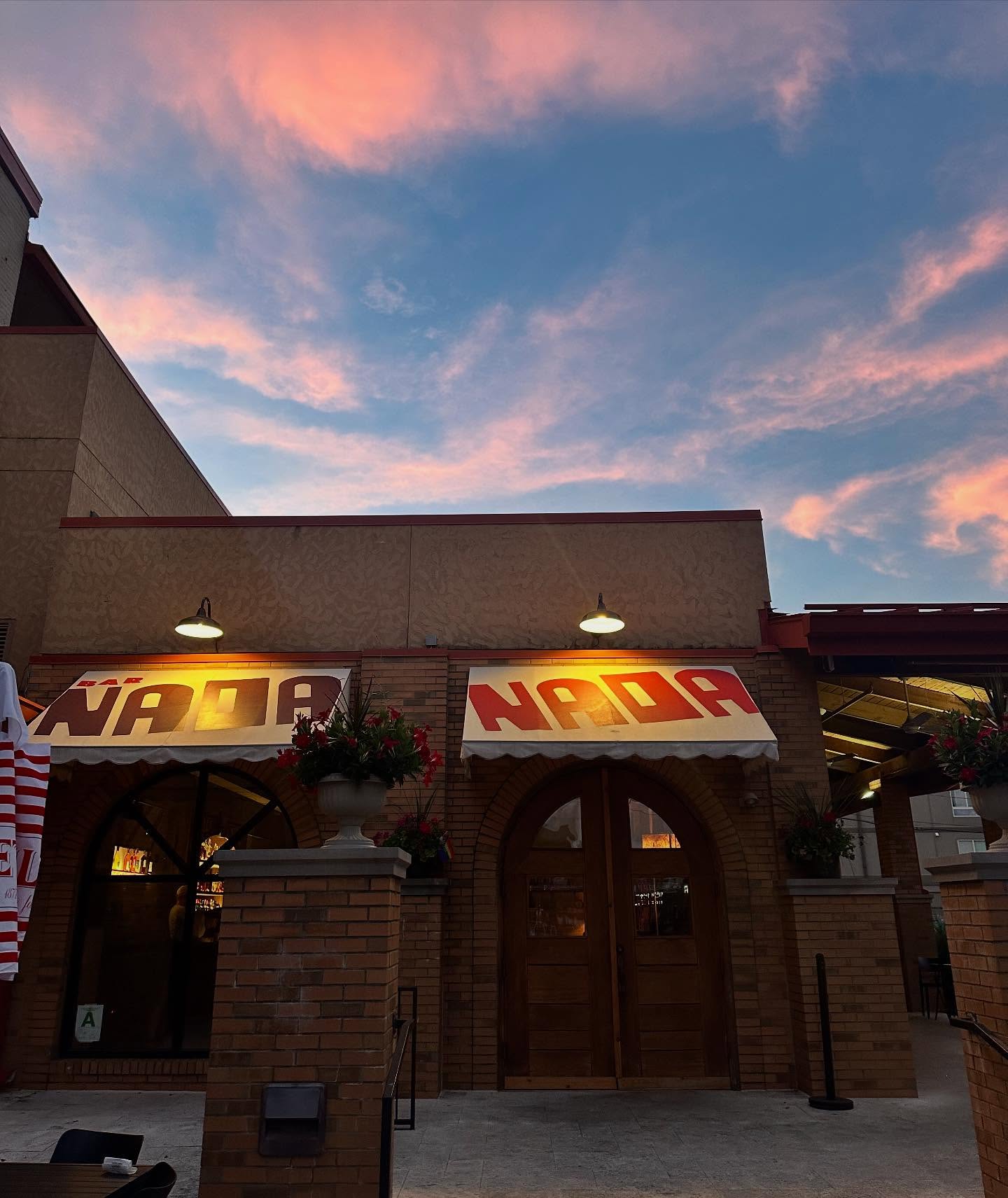 EVENTS THIS WEEK!⬇️
WEDNESDAY 730PM
🎷Jazz on the patio!
FRIDAY 9PM
🎤Karaoke w/ @wenderson76
SATURDAY 9PM
🎧Airwaves w/ @dj_sam_sneed
Tell your friends—we’ll see you all soon!
#liveinlou #nuluofficial #louisvillemusic