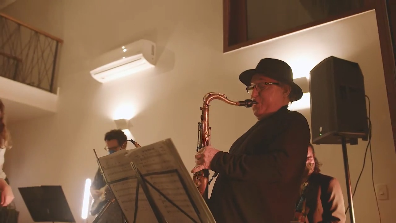 💃 Contrate uma banda com alma e presença para agitar seu evento!
⠀
🎶 Respect – Aretha Franklin
🎤 Interpretação ao vivo da Banda Sugar Soul
⠀
Soul, groove e empoderamento em forma de música.
Essa versão de “Respect” levanta qualquer pista e traz o melhor da música com força e elegância.
⠀
🎤 Nathalie Alvim – Voz
🎷 Ubaldo Versolato – Sax
🎸 Eduardo Camargo – Guitarra
🎸 Léo Versolato – Baixo
🎹 Rodrigo Braga – Teclado
🥁 Abner Paul – Bateria
⠀
📍 Uma produção Músicas & Eventos – Bandas de alto nível para eventos vibrantes, elegantes e inesquecíveis.
⠀
📲 Solicite um orçamento e leve essa energia para o seu evento!
⠀
🔗 www.musicaseeventos.com.br
📩 musicaseeventos@gmail.com
📱 WhatsApp: (11) 98590-6903
📸 Instagram: @musicas.e.eventos