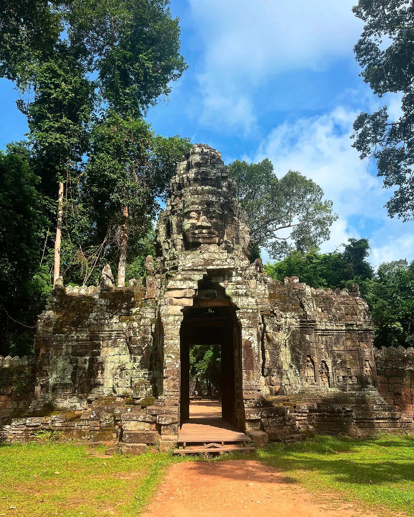Sometimes, the magic is in the Quiet 🤫
Siem Reap has opened our eyes to the beauty of the less-visited temples like Preah Khan, Thommanon, Baksei Chamkrong,Banteay Samre…. the list goes on and on!
These quieter sites offered a “going back in time” feel that we absolutely loved! Highly Recommend 🛕#siemreap#templesofcambodia#culture#travelling#uncrowded#angkoroffthebeatenpath