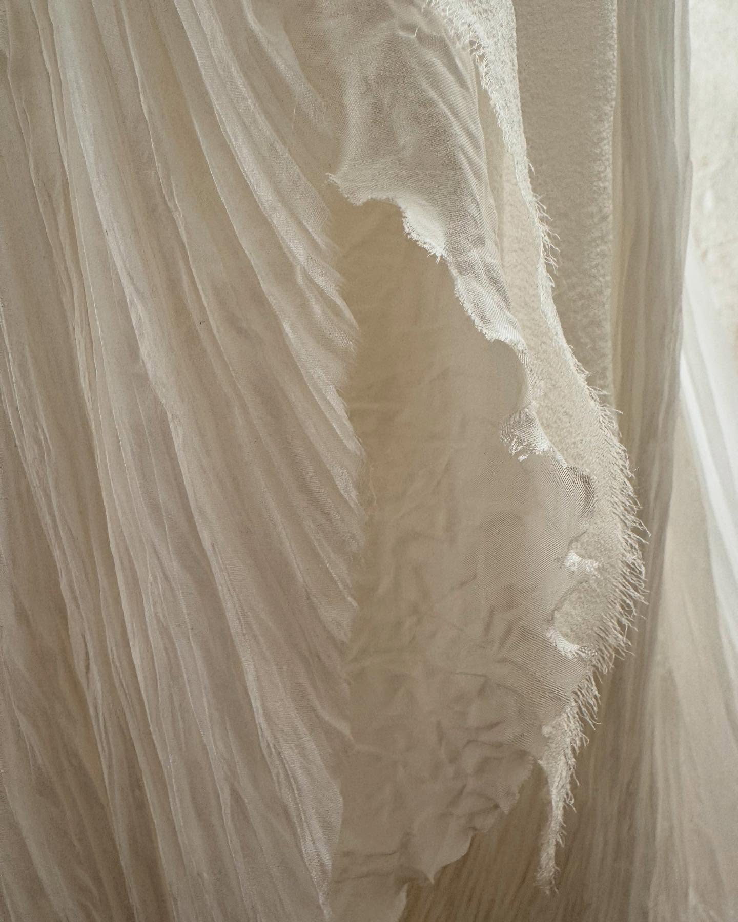 Last moments with @whoisliv_ custom gown… so hard to let go of these babies that have been with you for so long and yet so joyous to finally hand over…
.
.
.
.
.
.
.
#customweddingdress #modernbride #silkweddingdress #modernwedding #contemporarybridal #bespokebridal #texturedweddingdress