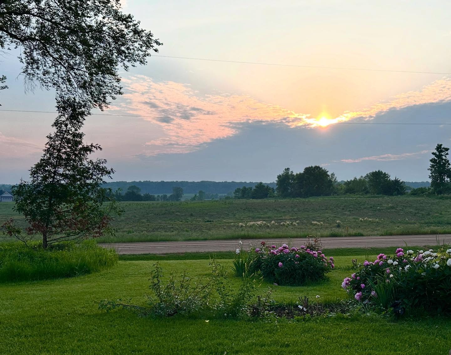 Who needs filters when sunsets look like this? The work is hard, but weāre grateful for the perks of farm life.