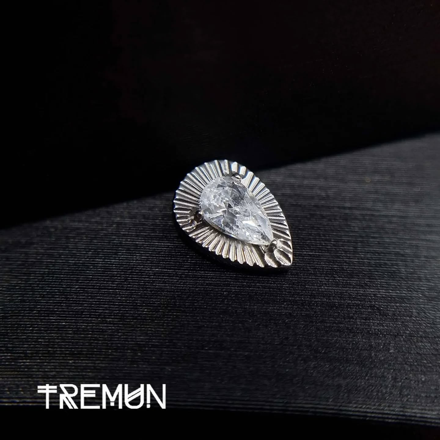 Please give a warm welcome to our newest jewellery supplier @tremunpiercing coming to us all the way from Barcelona. Offering high-quality titanium jewellery and gorgeous certified gemstones.
#PiercingLove #tremunjewelry #professionalpiercing #bodypiercing #titaniumjewellery