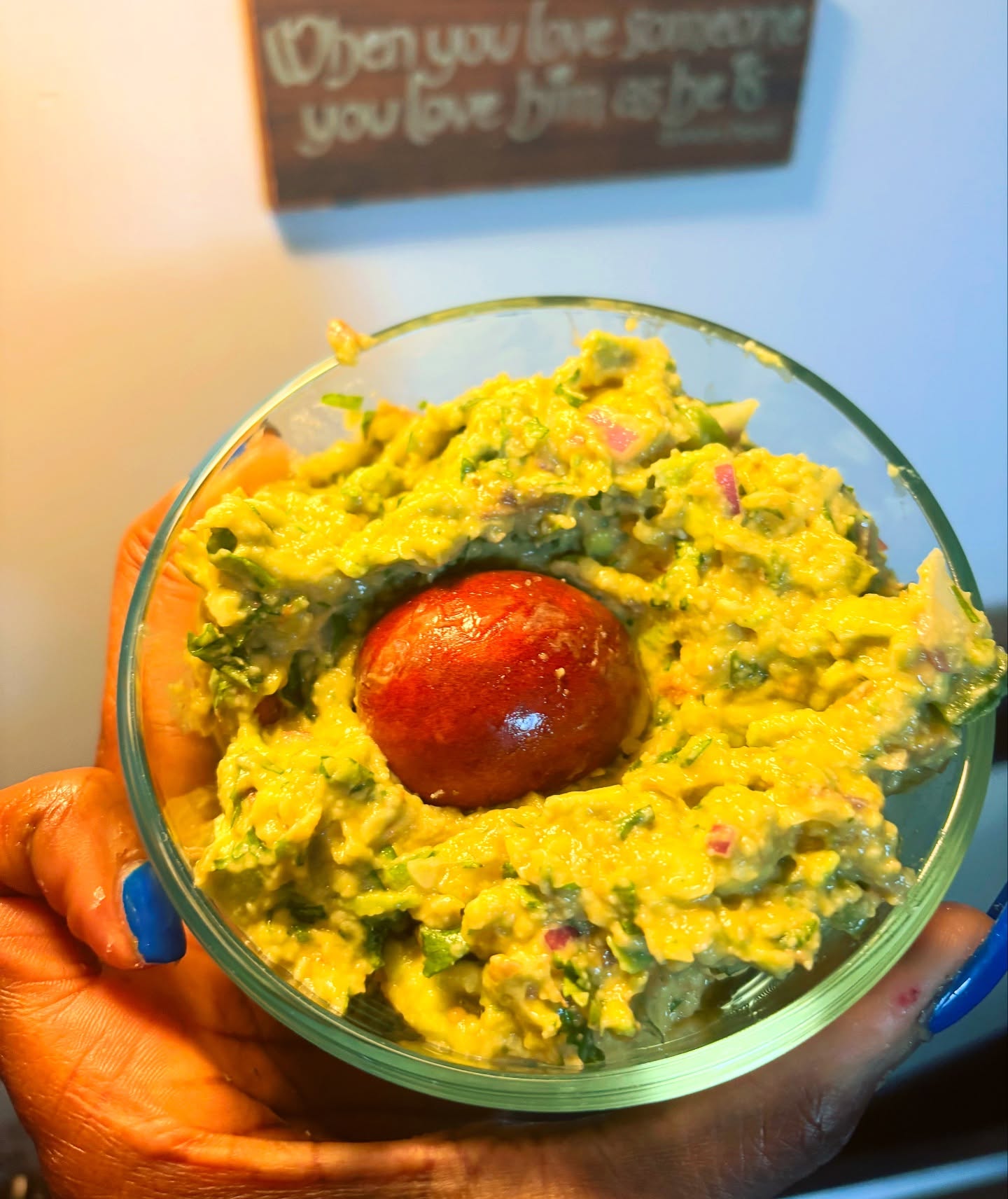 Guacamole is the perfect summer food! In mine, I add jalapeños, red onion, cilantro, lime, and salt!! Heavy on the lime because I’m a citrus girly🙌🏾!! 👁️ ❤️ 🥑
What do you put in yours?
#veganeatswithbri
#veganeats
#veganappetizers
#guacamole
#guacandchips
#veganfood
#guacamoleandchips
#richmondfood
#homemadeguacamole
#allveganmenu
#rvavegans
#rvavegetarians
