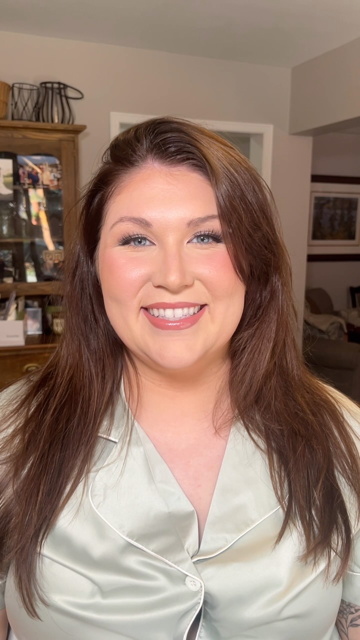 Can we take a moment for this transformation?!
Clean, smooth, and glow-enhancing - what I call a G.E.M 💎
Neutral base, soft rose blush, natural skin finish + lashes and lips to tie it together.
Her eyes were already stunning, I just gave them the stage. (More G.E.M looks coming soon 👀✨) #beforeandafter
Makeup for @westandco.beauty
p.s. do we like this type of voice over/music? I played around with audio tracks and mixed ‘em together and the perfectionist in me wouldn’t allow me to post until the beat was on point with the visuals 😮💨🥲😤
#travelmakeupartist #softglam #torontomakeupartist #makeupartist #naturalmakeup #bridalmakeup #weddings #commercialmakeup #engagement #transformation #glow #softmakeup #makeuplooks