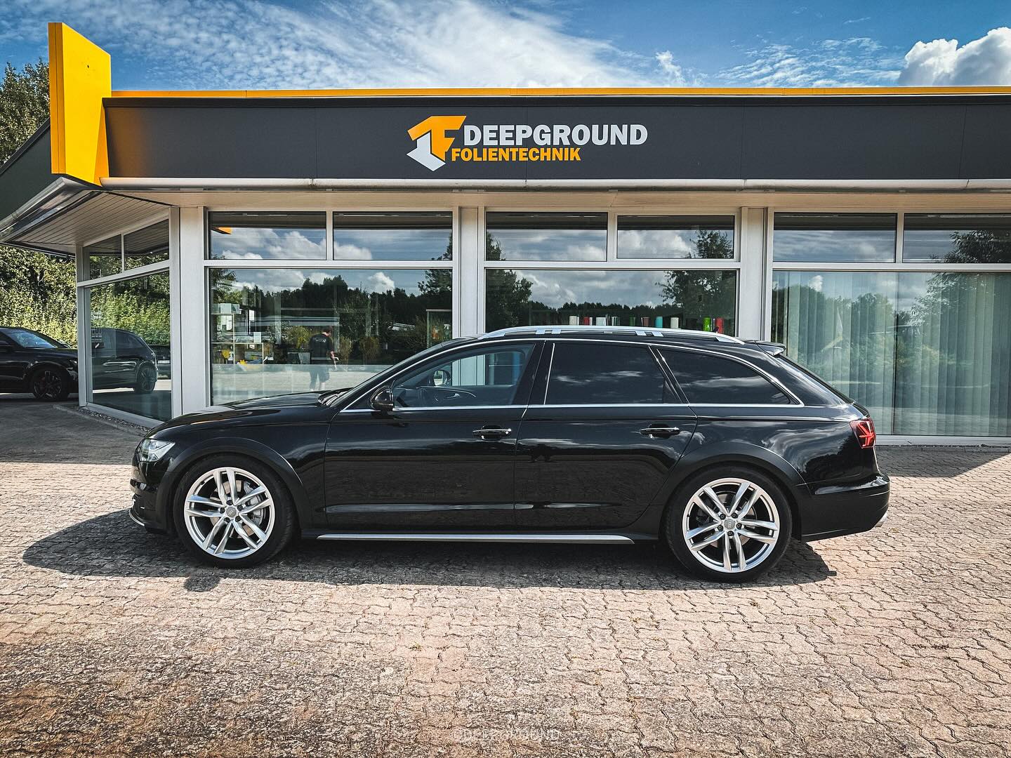 Scheibentönung 95%.
Danke für dein Vertrauen! 😋
___________________________________________________ #deepground #a6 #audia6 #wrappedcars #turbo #tint #window #windowtint #black #solarscreenwindowfilm #carporn #cars #wrapped #audi #wrappedworld #folierung #audipty #teamle #motorsport #avery #low #bagged #audibestpicture #stancenation #perfection #audilove #insta #instagood #follow #picoftheday