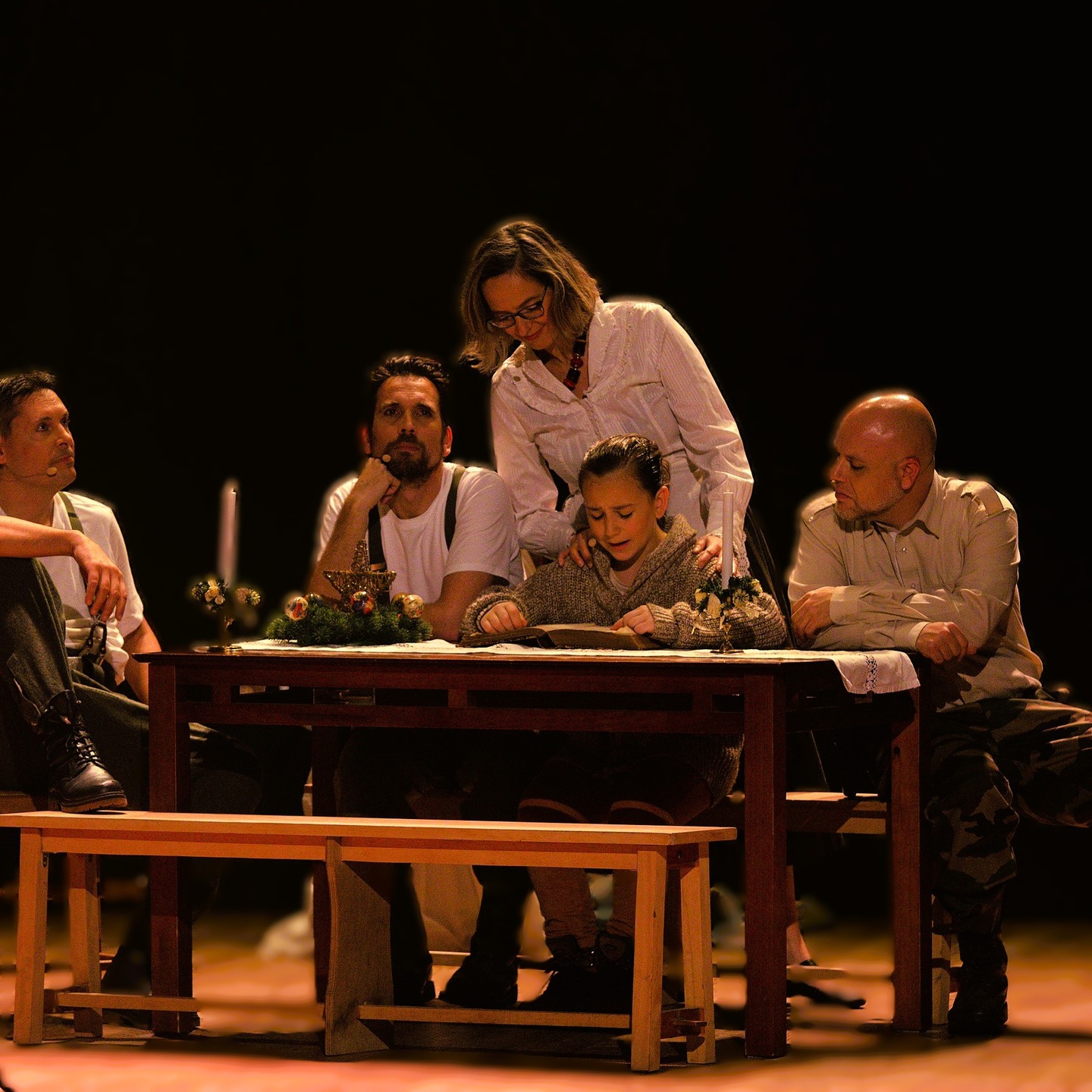 " La paix entre ennemis " : une histoire vraie bouleversante qu'on a plus que jamais besoin de voir aujourd'hui.
Tirée du magazine @tournesolbd
La dernière du spectacle est le vendredi 4 juillet à 20h00
Théâtre St Léon -
11 Place du Cardinal Amette
Paris 15è
Réservations : www.metstesecoutecoeur.com
En partenariat avec @sel_ong @graindeblefrance @pharefm @federation_afp et @topchretien