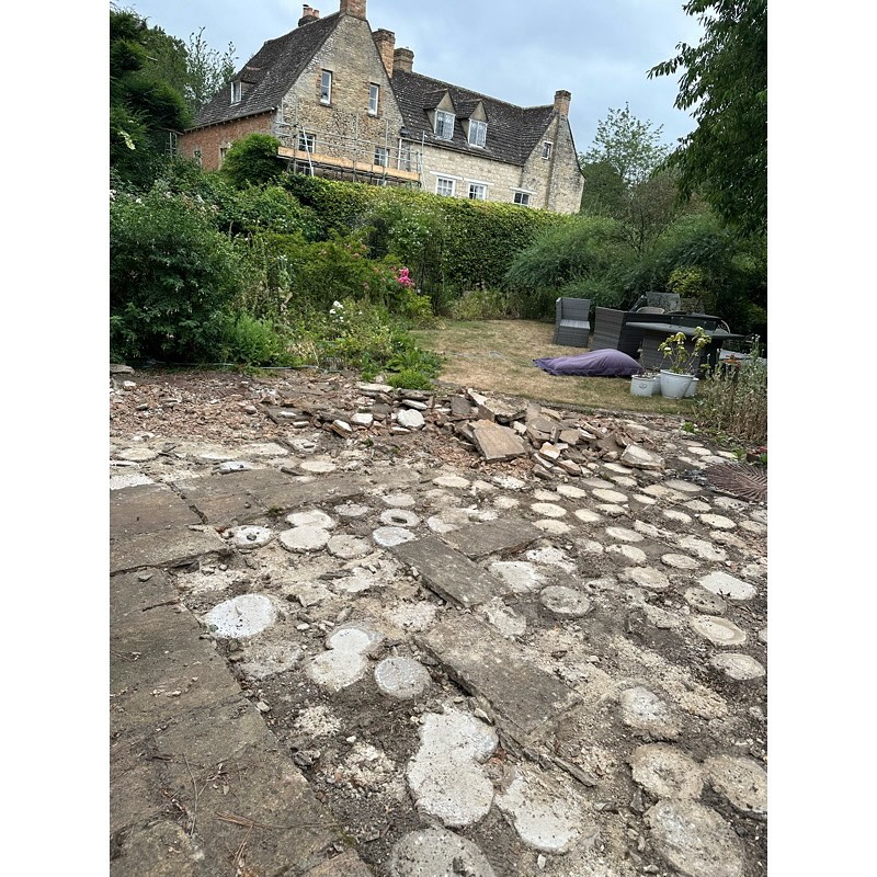 🪨 Me: “Lifting a patio? Easy peasy.”
Reality: 💪🫠 Not even close.
What started as a quick DIY job turned into a full-on project of perseverance, stubborn slabs, and a whole lot of lessons…
Here’s what I learnt (that applies way beyond patios 👇):
🧠 1. Things are rarely as simple as they seem
Whether it’s a DIY job or a big life goal – it’s easy to underestimate the effort. Preparation matters.
🛠️ 2. The right tools change everything
Trying to force it without the right support = frustration. In life and work, tools = skills, boundaries, and the people around you.
💬 3. Asking for help isn’t weakness
Calling in reinforcements doesn’t mean failure – it means wisdom. We all need a hand sometimes. Thanks to Sophia and Izaak who were great today🤣
🌱 4. Progress > Perfection
It didn’t go to plan. But I learned, laughed, and grew some serious resilience (and probably a few muscles).
💡Sometimes the toughest projects teach us the most. Coaching can help you build that mindset before you hit the stuck bits – and keep going when you do.
📩 Ready to take on something big (or stuck in something you thought would be small)? Let’s chat.
#CoachingLife #LifeLessons #PositivePsychologyCoach #GrowthMindset #ProgressNotPerfection #ResilienceInAction #CoachingSupport #SelfLeadership #WellbeingMatters #TryTryAgain #GrytCoaching #PersonalGrowthJourney #DIYDisaster #RealLifeCoaching