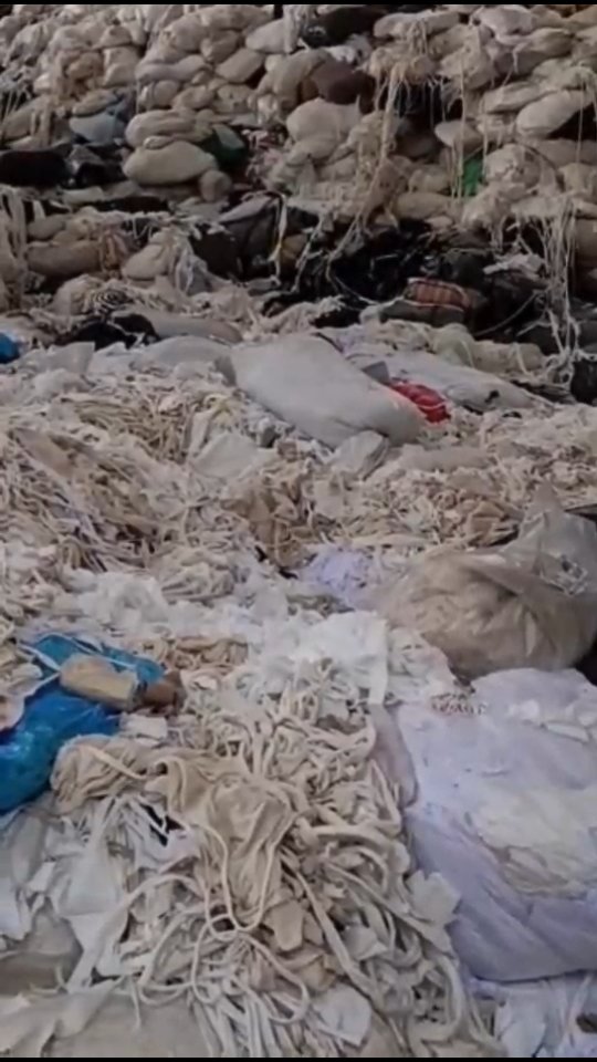 Cada año recuperamos más de 300 toneladas de residuo textil, evitando que terminen en vertederos y dándoles un nuevo propósito en forma de productos sostenibles y funcionales.
Este es nuestro compromiso con la economía circular y el planeta 🌱
Porque el cambio empieza donde otros ven el fin.
#EconomíaCircular #Upcycling #TelasNoTejidas #Sostenibilidad #ImpactoPositivo #TransformaciónTextil #CeroResiduos #InnovaciónSostenible #AntesYDespués #TextilResponsable