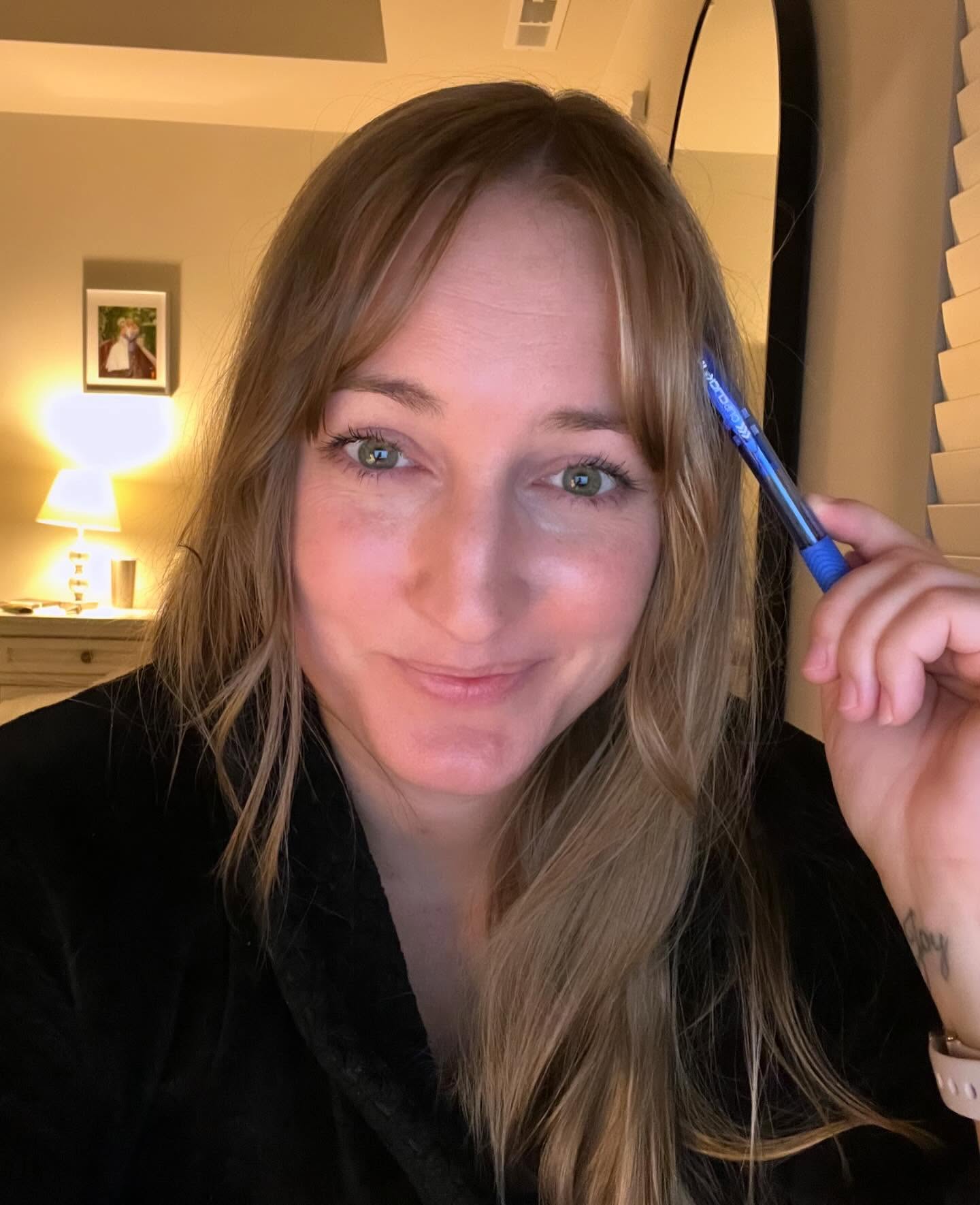 Anyone else have a serious obsession with finding the perfect pen to write with? I’m sure it stems from years of having my calligraphy business, but I might have to do a fun poll (that no one asked for) of my favorite writing utensils soon 😆 Stay tuned…
#writer #author #writingsession #favoritepen #debutnovelist #nashville #nashvillewriter #tennesseeauthor #fiction #fictionwriter