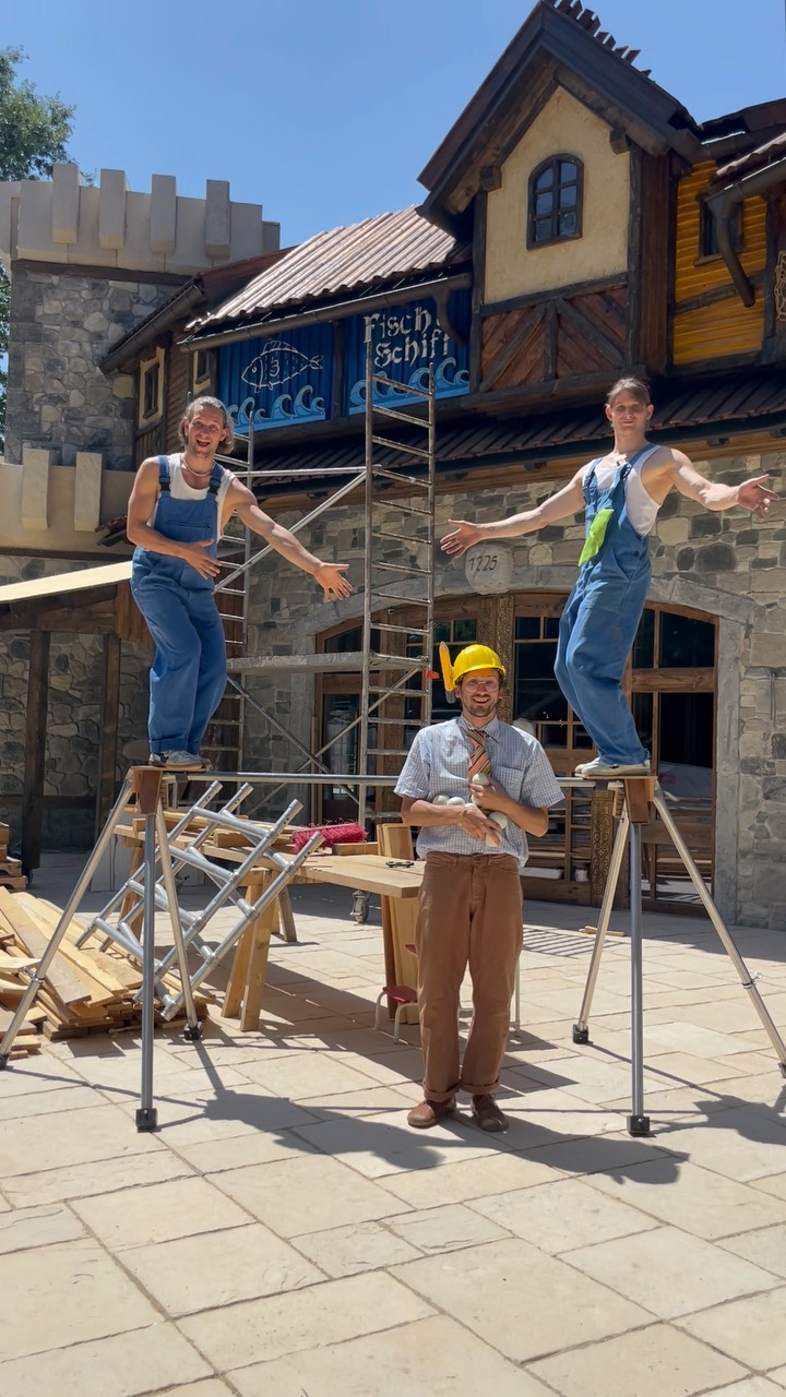 Was für ein Wochenende! 🥳
Auch beim Sonnwendfeierfest 2025 im @familypark.at haben wir fleißig tschünine‘t. 🏗️🧱
Danke für die tolle Stimmung 🫶🏼
Wir sehen uns bei der nächsten Show ✨
#straßenkunstfestival #tschünine #straßenkunst #streetperformance #jonglage #austria #familypark #trisoleil