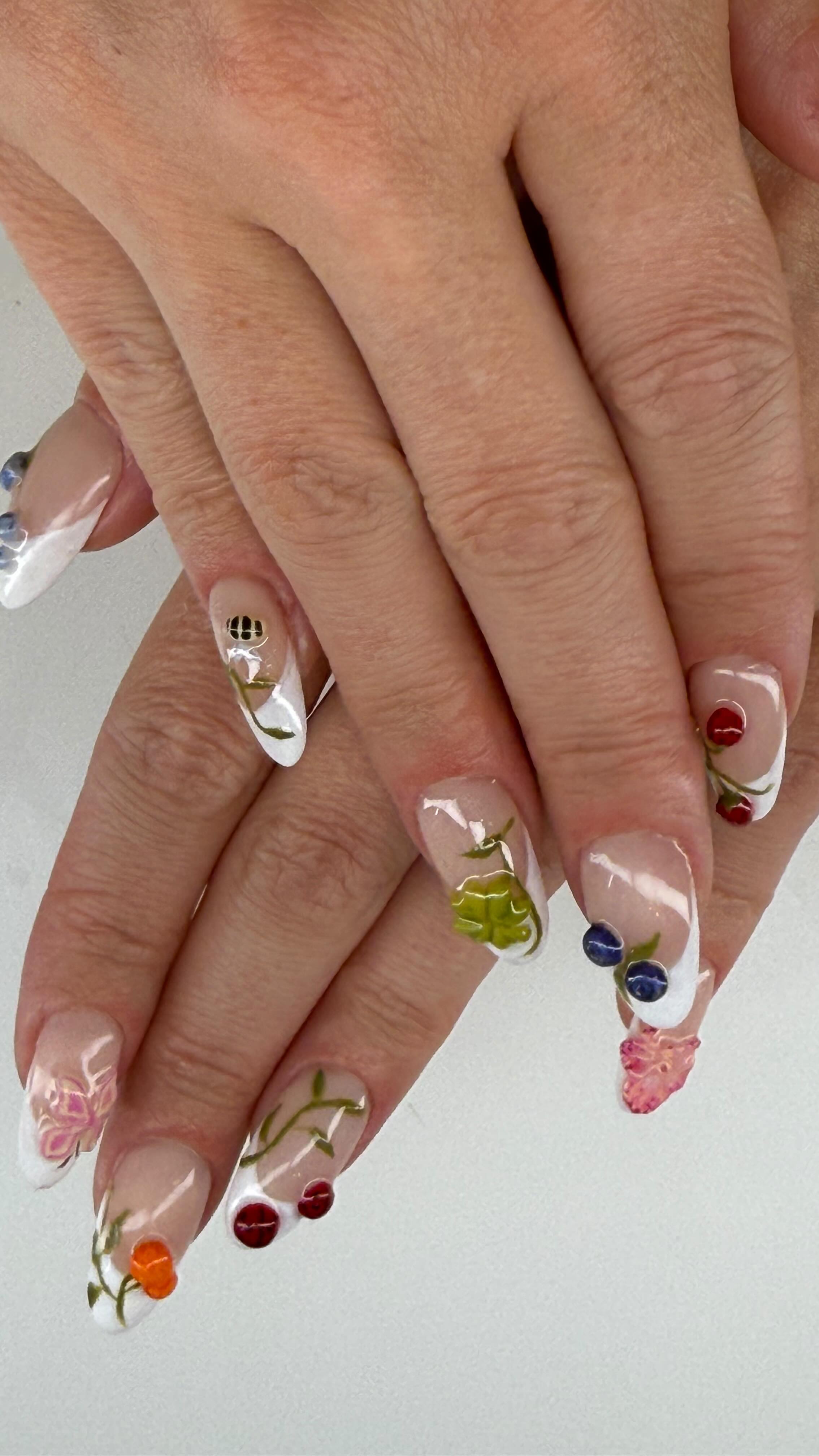 summer nails in 3D 🫐🍀🐝