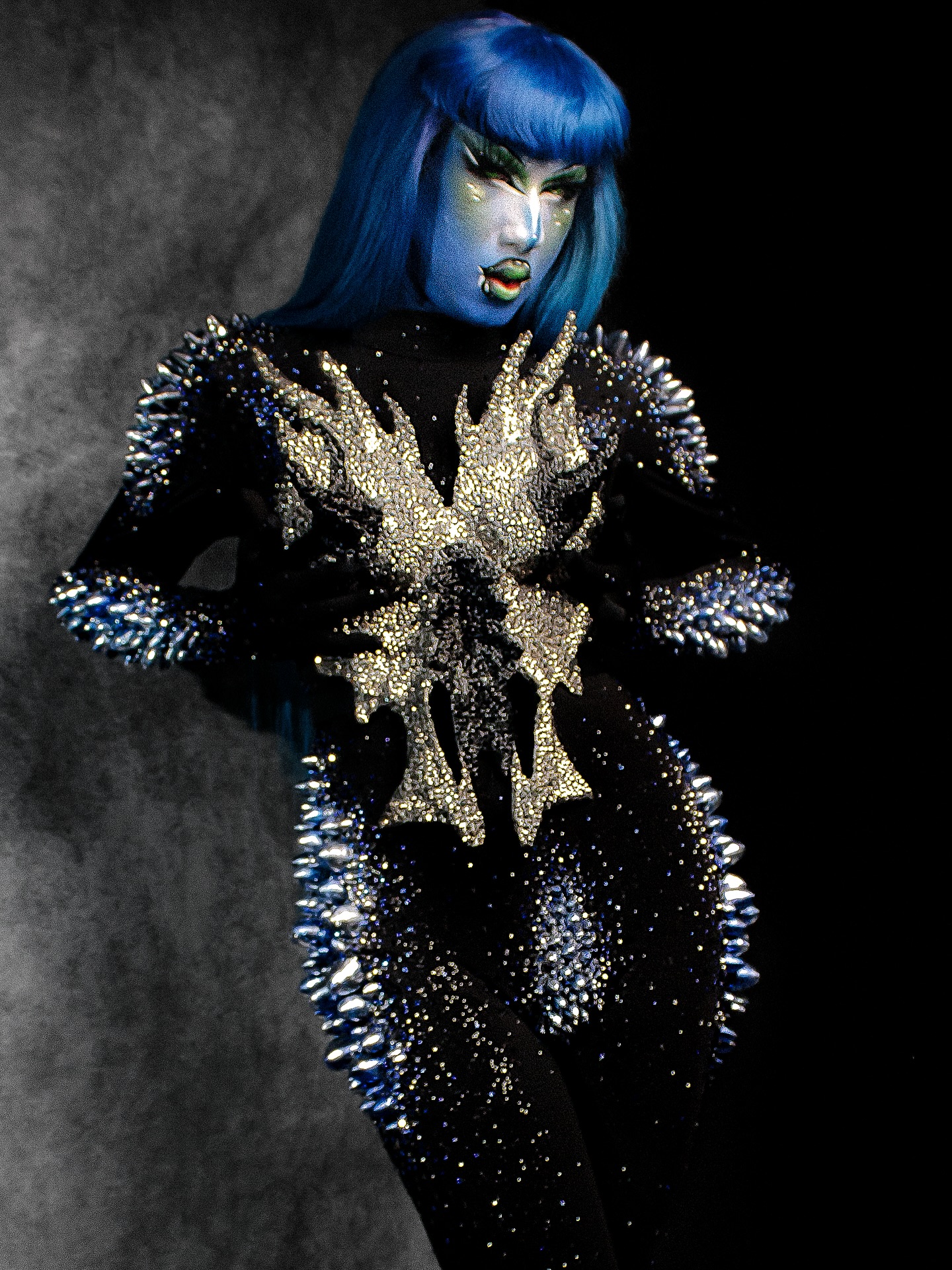 Lookbook Giger 👽 @mmmagnetica with our alien 3D printed patch jumpsuit and signed alien bra available on command in the eshop and in our showroom in Los Angeles @thearchshow ✨❤️
.
📸 by @cidpic_
💄 by @aletcaroline
👗 by @romaintheveninparis @eds_9314
Assist by @charles_dalloz
.
#fashion #romainthevenin #paris #design #collection #alien #giger #avantgarde #shine