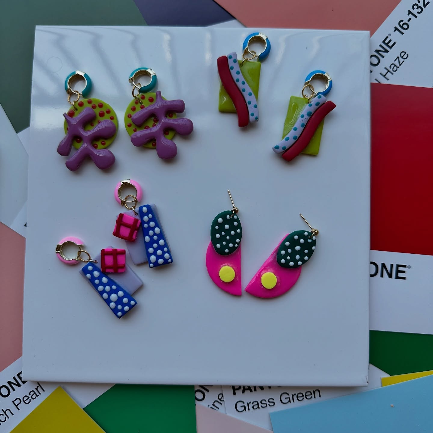 Disponible por DM 🫶🏼
.
.
.
#greenwitch #boricuagirl #clayjewelry #craftespañol #fyp #puertoricotiktokt #magiatiktok #magiccraft #boricua🇵🇷 #boricua #crafttok #craftersoftiktok
#apoyalocalpr #polymerclayearrings #clayearrings #shopsmall #boricua🇵🇷 #handmade #clayallday #polymerclayearrings #polymerclaytutorial #polymerclayartist #arcillapolimerica #arcillapolimericatips #polymerclaycreations #resina #resinajewelry #resinaccessories #PolymerClayCreations
#ClayCutters #ClayCommunity #SmallBizSupport