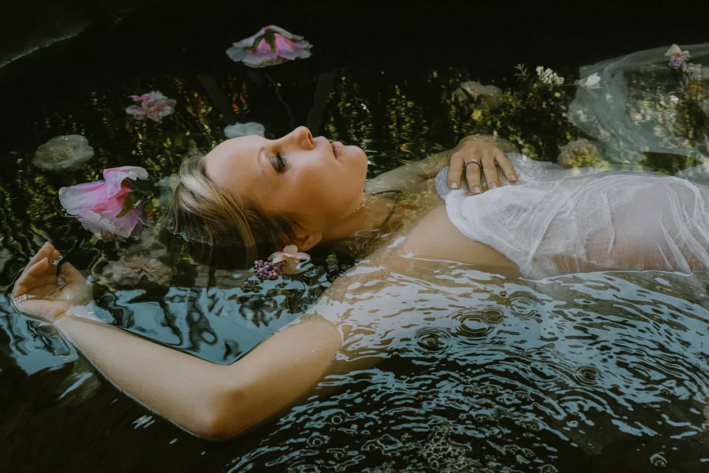 If youâve been through some shit, the kind that cracked you open and forced you to meet parts of yourself you didnât even know existed, I want you to know, I see you.
Youâve done the work. Quietly. Messily.
Youâve held it all together, even when no one else saw what it took.
And now?
Youâre not the same woman you were before.
Youâre stronger. Wiser. More you than ever.
But no one really stops to honour that.
To say âLook at how far youâve come. Look at who you are now.â And most importantly, have you stopped to acknowledge that?
Thatâs what Phoenix Rising is.
Itâs not just a photoshoot.
Itâs a moment to claim this version of you.
To celebrate the fire you walked through and the woman you chose to become.
And yeah, the experience is beautiful, hair, makeup, styling, photos that will take your breath away.
But deeper than that?
Itâs your proof.
Your reminder.
That you changed your life. That you can keep doing hard things. That youâre still rising. That you keep choosing you.
If something in you whispered âthis is for meââŚ
It is!
Youâve already done the hard part.
Let this be the celebration.đđđ