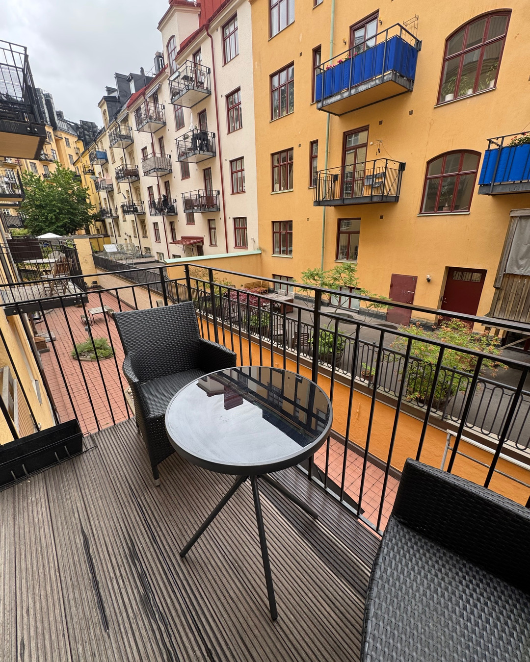 UTHYRNING
Område Vasastan!
🌿 Trivsam & stilren 2:a med balkong
📍 Torsgatan 42
💰 24 000 kr/mån – allt ingår
🛋️ Möblerad | 🛏️ 1 sovrum | 🛁 Tvätt & tork
🚶♂️ 5 min till Odenplan & Vasaparken
⏳ Uthyres 1 år (möjlighet till förlängning)
📩 Skicka DM för bilder & visning!
#lägenhet #uthyrning #vasastan #stockholm #bostad #hyresrätt #apartmentforrent #möblerat #drömbostad