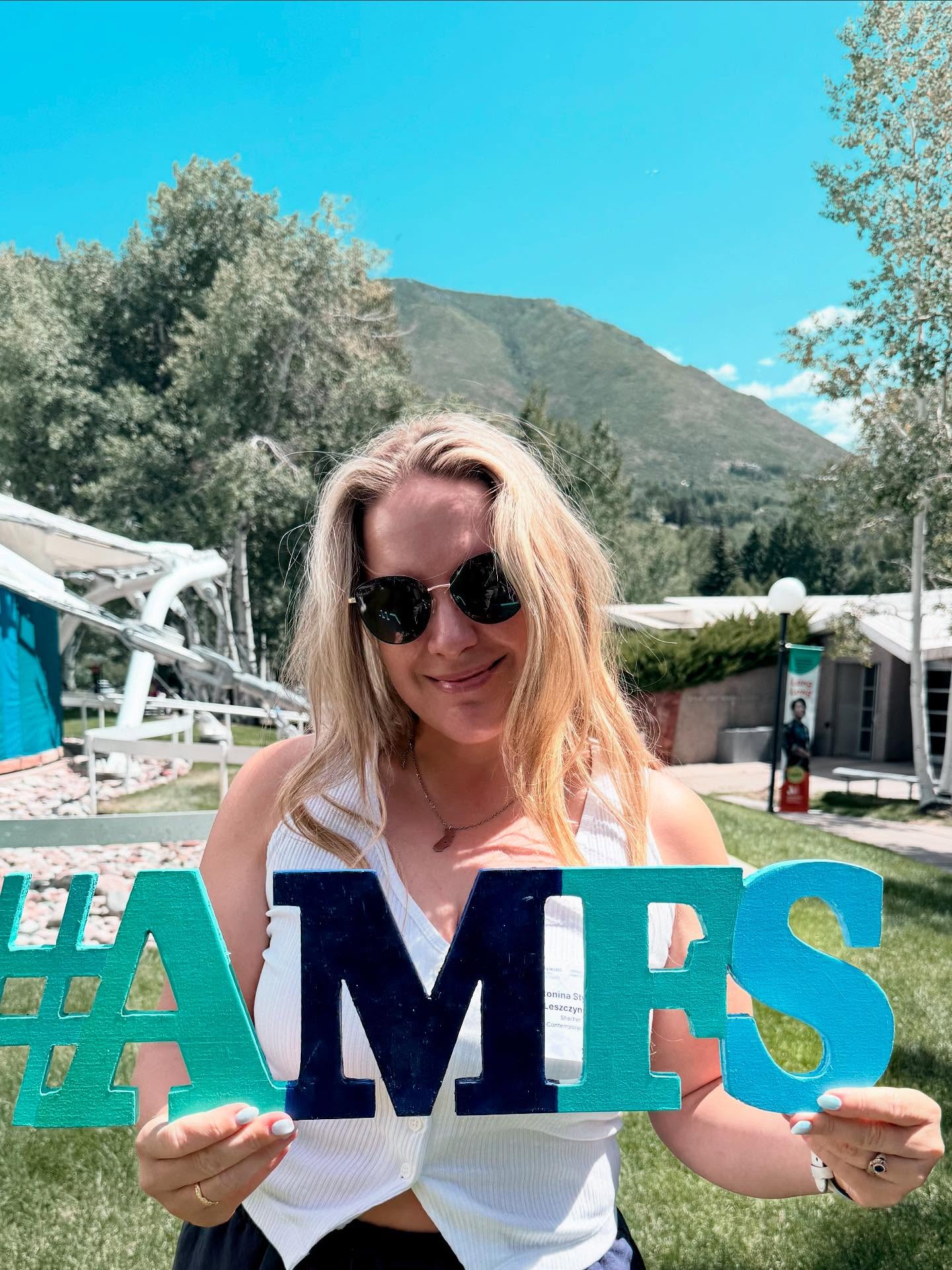 Hello from the Aspen Music Festival 🌲
Relocated to the mountains for the summer filled with an amazing music ⛰️
First concert today with the Julliard Station at the Aspen Ideas Festival: Une relecture des Kinderszenen by Tristan Murail/Robert Schumann with @derek.derring.do and @lucas.chenn
Next July 9th Boulez exloisante-five with @conductordavidrobertson and Aspen Contemporary Ensemble 🔥
#FluteLife #ClassicalMusician #NewMusicDaily #ContemporaryClassical #AspenMusicFestival #FluteRepertoire #PierreBoulez #ModernComposer #ExtendedTechniques #FlutistCommunity #ChamberMusic