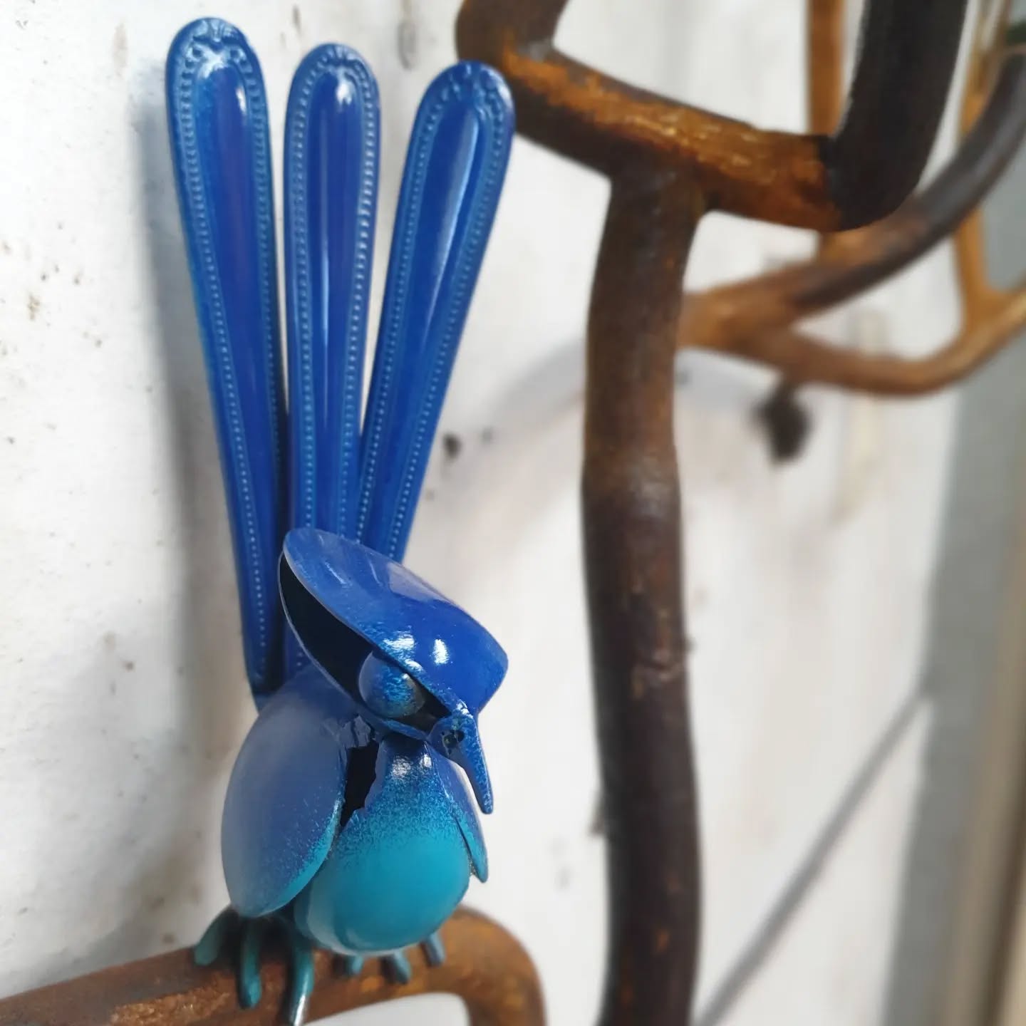 I love it when an idea comes together
How do you feel about the use of paint to brighten a piece?
#dsdesigns #scrapmetalartist #perthart #perthbirds #bluewren #bluewrenart #shedbuilt