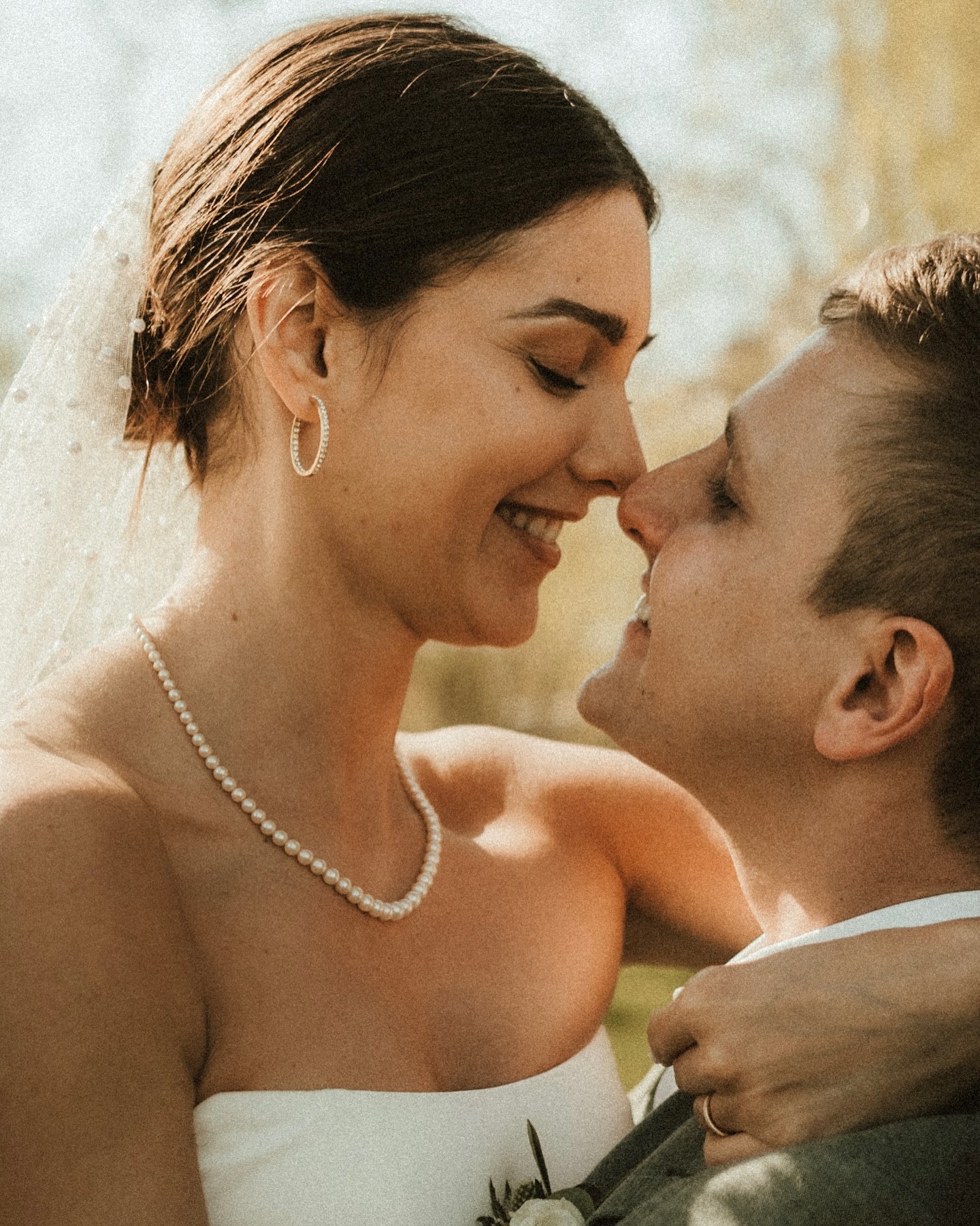 Little beautiful castle wedding 💛
#swissphotographer #swissweddingphotographer #switzerland #bern #schlossbümpliz #civilwedding