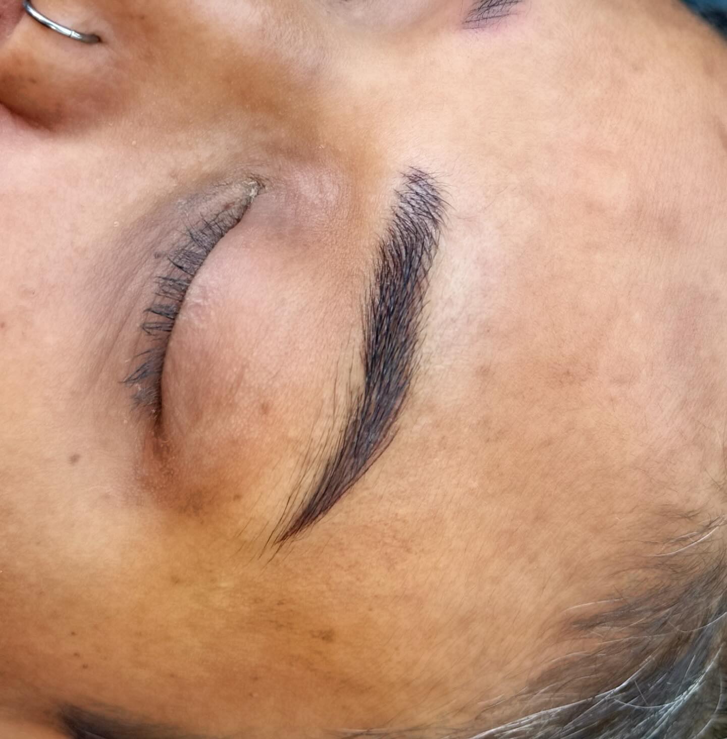 My client is loving her new realism nano brows 🤍
Looking for beautiful, natural looking healed results, brows are my specialty 😍 booking link in bio ☝🏻
#nanobrowsvancouver #northvancouver #westvancouver #lonsdaleave #northvanbrows #northvanmoms #realismbrowsyvr #northvanlife