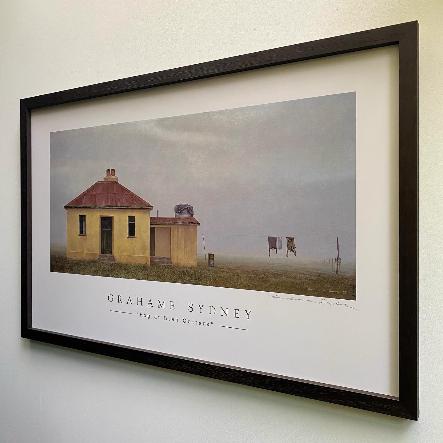 Our client chose a Larson Juhl NZ moulding for their Grahame Sydney fine art offset lithograph print “Fog At Stan Cotters”. Looking good! The print quality is amazing up close. Just as good as a fine art digital print, if not, better!
#grahamesydney
#grahamesydneyartist
#larsonjuhlnz
#nzframers