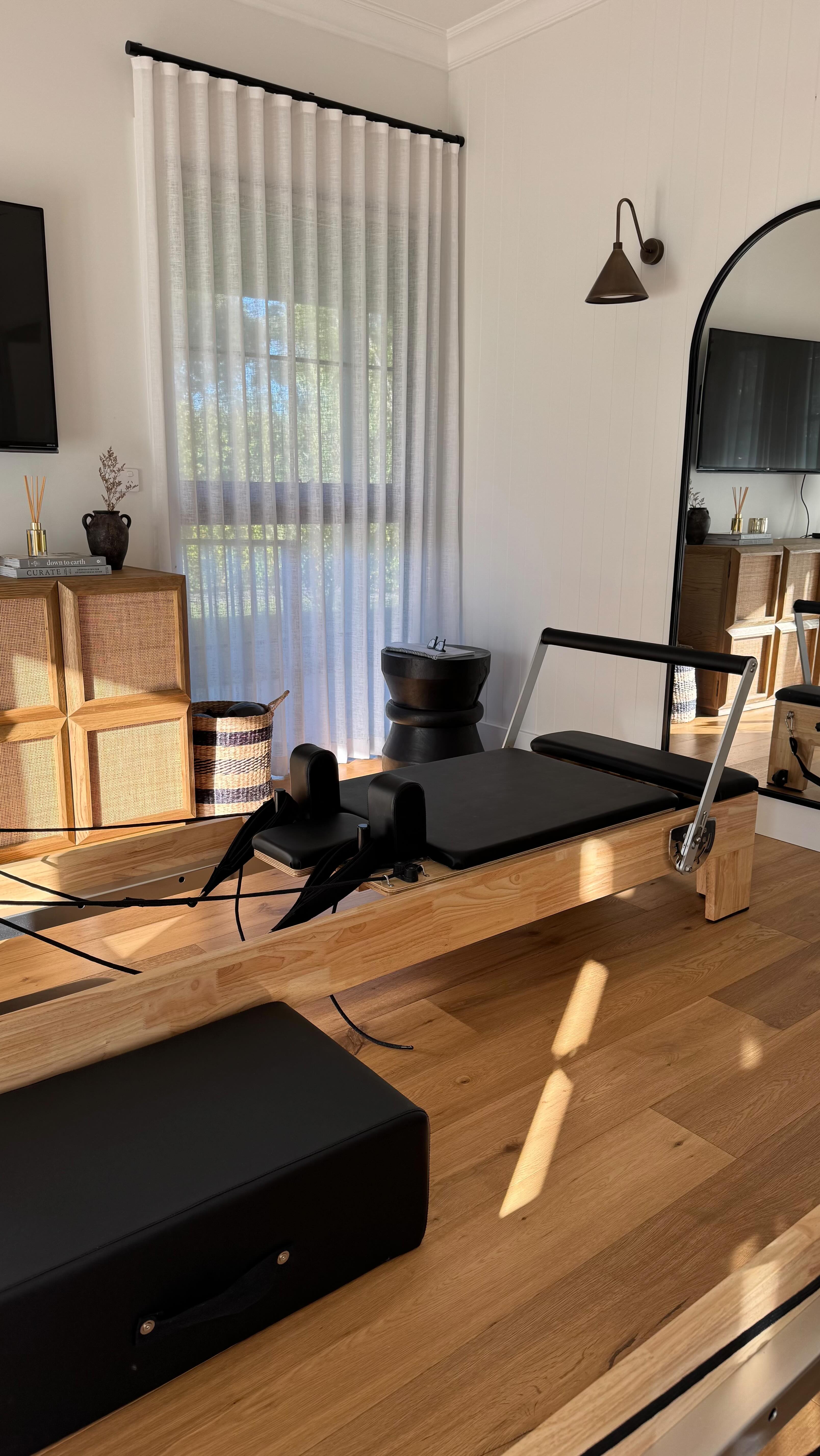 Back home from Europe and easing back into reality 🌿✨ Big changes ahead, but I’m feeling hopeful for the future. Loving the winter sunshine streaming in, fresh guest linen ready, and hoping our family can visit us soon down under.
It’s always a shift coming back after 6 beautiful weeks with loved ones — makes me reflect on how we can simplify and create more space to enjoy what we’ve built.
For now… I’m soaking it all in: mowing the lawn, a bit of a reset at home, and finally back on the Pilates reformer (I’ve missed it so much!). 🧘♀️💛@alenka.pilates
#BackToReality #HomeVibes #WinterSunshine #PilatesLife #SimpleLiving #Gratitude #DownUnderLiving #HomeSweetHome #PostTravelFeels #GuestReady #LifeReflections #SeasonalReset #SlowLiving #WellnessLifestyle