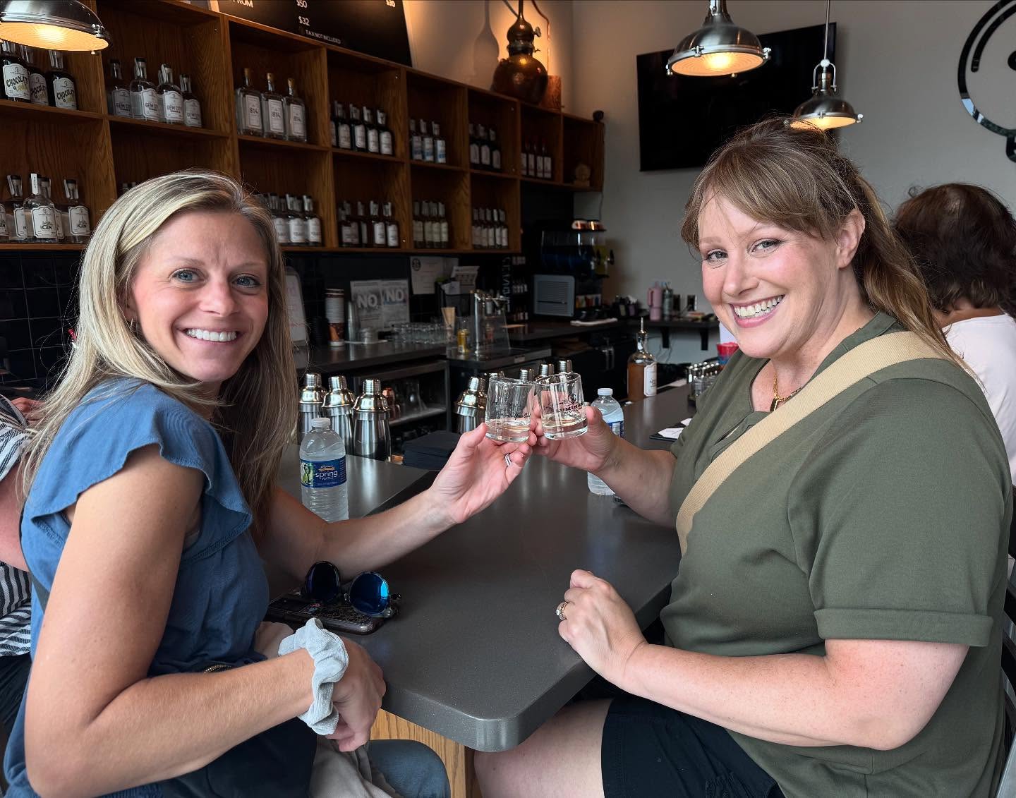Three cheers 🍻 for @luminarycocktailsandbottleshop - they always keep our guests well hydrated during our #DowntownErieFoodTour!