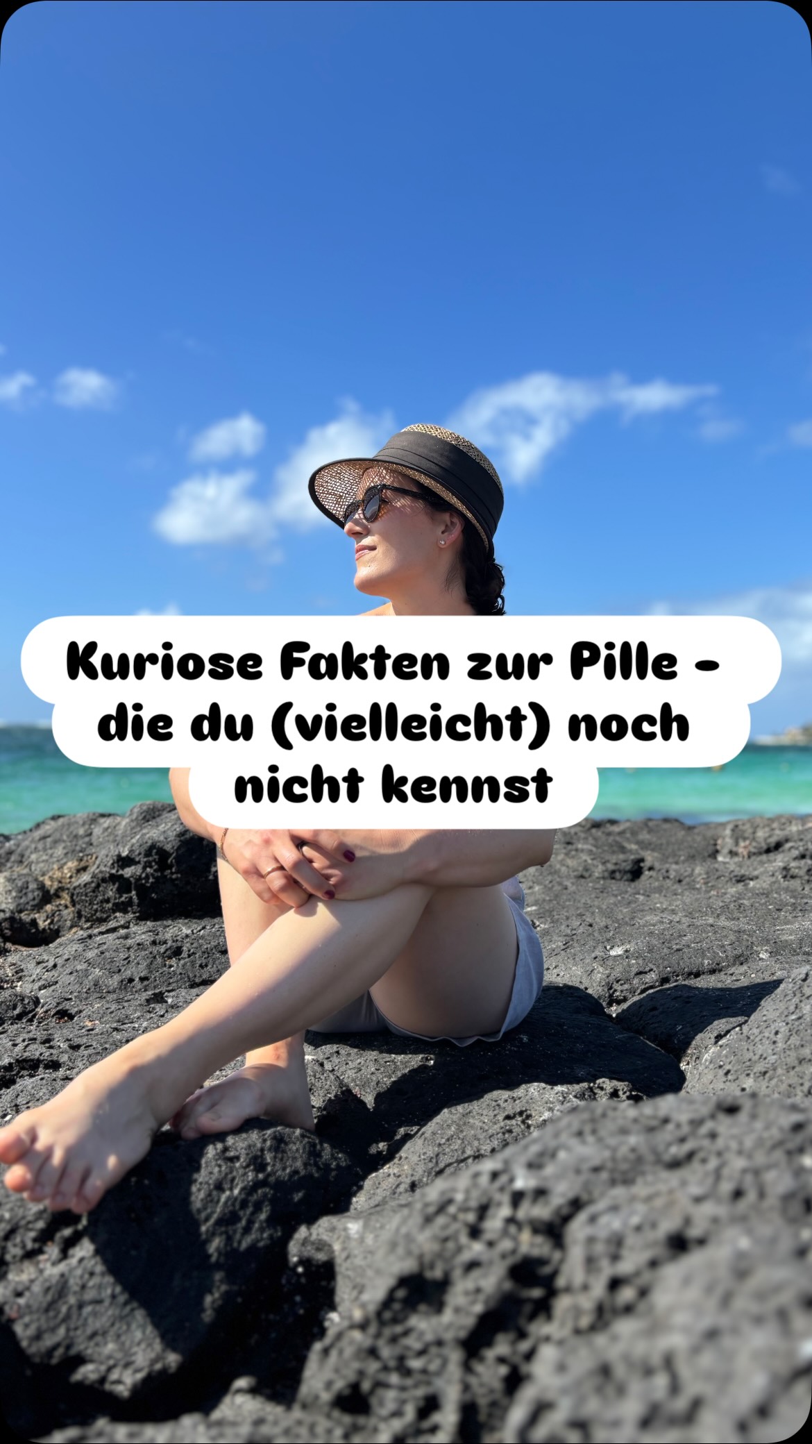 🔍 Kuriose Fakten über Pille & Co – wissenschaftlich erklärt!
1. Veränderung im Gehirn?
Studien zeigen, dass hormonelle Verhütung die Dicke der Hirnrinde im präfrontalen Cortex verändern kann – ein Bereich, der mit Emotionsverarbeitung und Impulskontrolle verbunden ist.
2. Duft-Vorlieben & Partnerwahl:
Die Pille kann beeinflussen, wie wir Gerüche wahrnehmen – und dadurch auch, wen wir attraktiv finden. Nach dem Absetzen empfinden manche Frauen ihren Partner plötzlich „anders“.
3. Stimmung & Stressverarbeitung:
Frauen, die hormonell verhüten, zeigen laut Studien eine veränderte Cortisolantwort bei Stress. Das könnte erklären, warum manche Frauen unter Stimmungsschwankungen oder erhöhter Reizbarkeit leiden.
4. Erinnerungsvermögen:
Auch kognitive Prozesse wie das Erinnern emotionaler Ereignisse können durch synthetische Hormone beeinflusst werden.
5. Diese Effekte sind nicht bei jeder Frau gleich stark – aber sie zeigen, wie tief hormonelle Verhütung in natürliche Prozesse eingreift.
💡 Wichtig: Diese Infos sollen nicht verunsichern, sondern dazu ermutigen, bewusst mit dem eigenen Körper umzugehen. Wissen ist Macht – auch beim Thema Verhütung.
👉 Teile den Beitrag oder speichere ihn, wenn du mehr solcher Einblicke möchtest!
Quellen:
1. Pletzer B. et al. (2010). Menstrual cycle and hormonal contraceptive use modulate human brain structure. Brain Res. 12: 1348: 55-62.
2. Roberts, S. C. et al. (2008). MHC-correlated odour preferences in humans and the use of oral contraceptives. Proc Biol Sci. 7, 275 (1652): 2715-22.
3. Mordecai, K. L.,et al. (2017). Cortisol Reactivity and Emotional Memory after Psychosocial Stress in Oral Contraceptive Users. J Neurosci Res. 2, 95 (1-2): 126–135.
4. Lewis, C. A. et al. (2019). Effects of Hormonal Contraceptives on Mood: A Focus on Emotion Recognition and Reactivity, Reward Processing, and Stress Response. Current Psychiatry Reports 21(11)
#hormonwissen
#verhütungverstehen
#antibabypille
#zyklusgesundheit