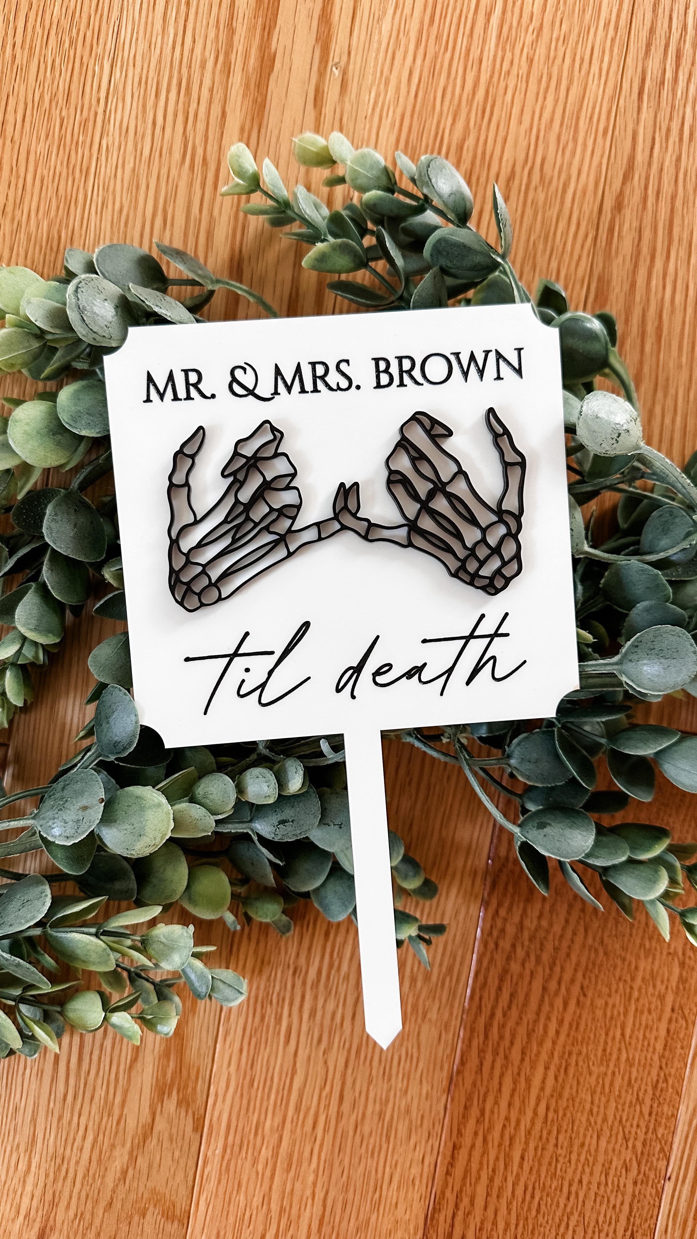 Til death💀❣️
#acrylic #lasercutting #laserengraving #thundernova #caketopper #weddingcake #weddingdecor #weddingsigns #eventdecor #designhousebybrittany