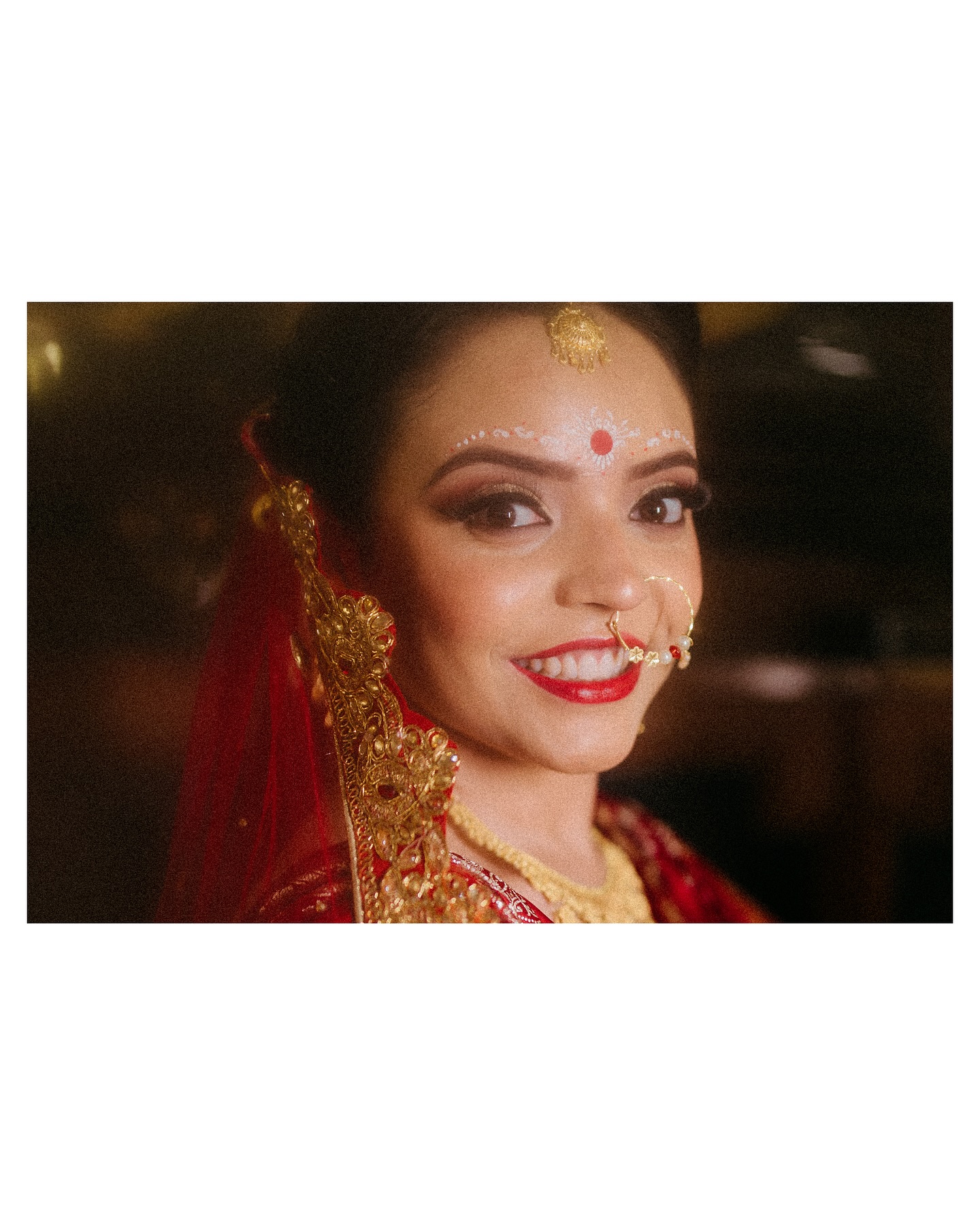 On her wedding day, Shubhi looks like a vision of timeless elegance and pure joy. Draped in a classic red Banarasi saree adorned with intricate golden embroidery, she radiates the grace of a traditional Bengali bride. The delicate chandan designs on her forehead, the bold kohl-lined eyes, and her warm, confident smile weave together a story of love and new beginnings.
Her gold jewelry — from the ornate nath to the layered necklaces — adds a royal touch, but it’s her gentle poise and sparkling eyes that truly captivate. In this moment, she isn’t just a bride; she’s the heart of a celebration, glowing with dreams and the warmth of everyone’s blessings.
Shot on @canonindia_official
#bride #indianweddingbuzz #bengaliwedding #weddingjewelry #indianwedding #hinduwedding #wedding #awpi #inspo #tearlessphotographer #repotage #mywed #destinationwedding #weddinginspiration #photooftheday #instagood #couplegoals #portrait
#candidweddingphotography #indianwedding #indianweddingphotography #wittyvows #expensivetaste