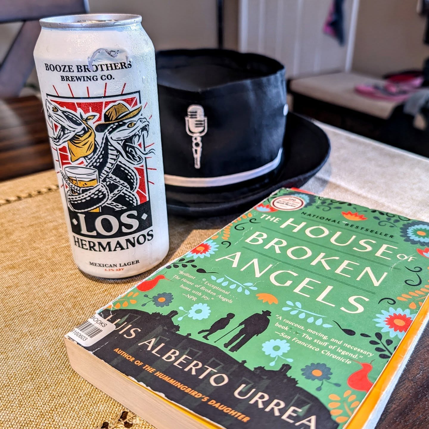 ILB the Book Club finished up its latest read: The House of Broken Angels by @urrealism . We had an amazing discussion about life, family, joy and anguish (+ every thing in-between).
As expected Talent launched the discussion and Oscar landed the plane with personal insights that left us in awe.
Goal: find a beer to compliment the book. Set in San Diego and with a Seattle connection = easy!
@boozebros @ilikebeer_the_talent @oibarron @akwmiller @caroline_bliss @haleyspan @jeffreyspanier @jeffsd24 @onewildlifebooks @alesmithbrewing
@block15brewing @fallriverbrewing
@oldstovebeer