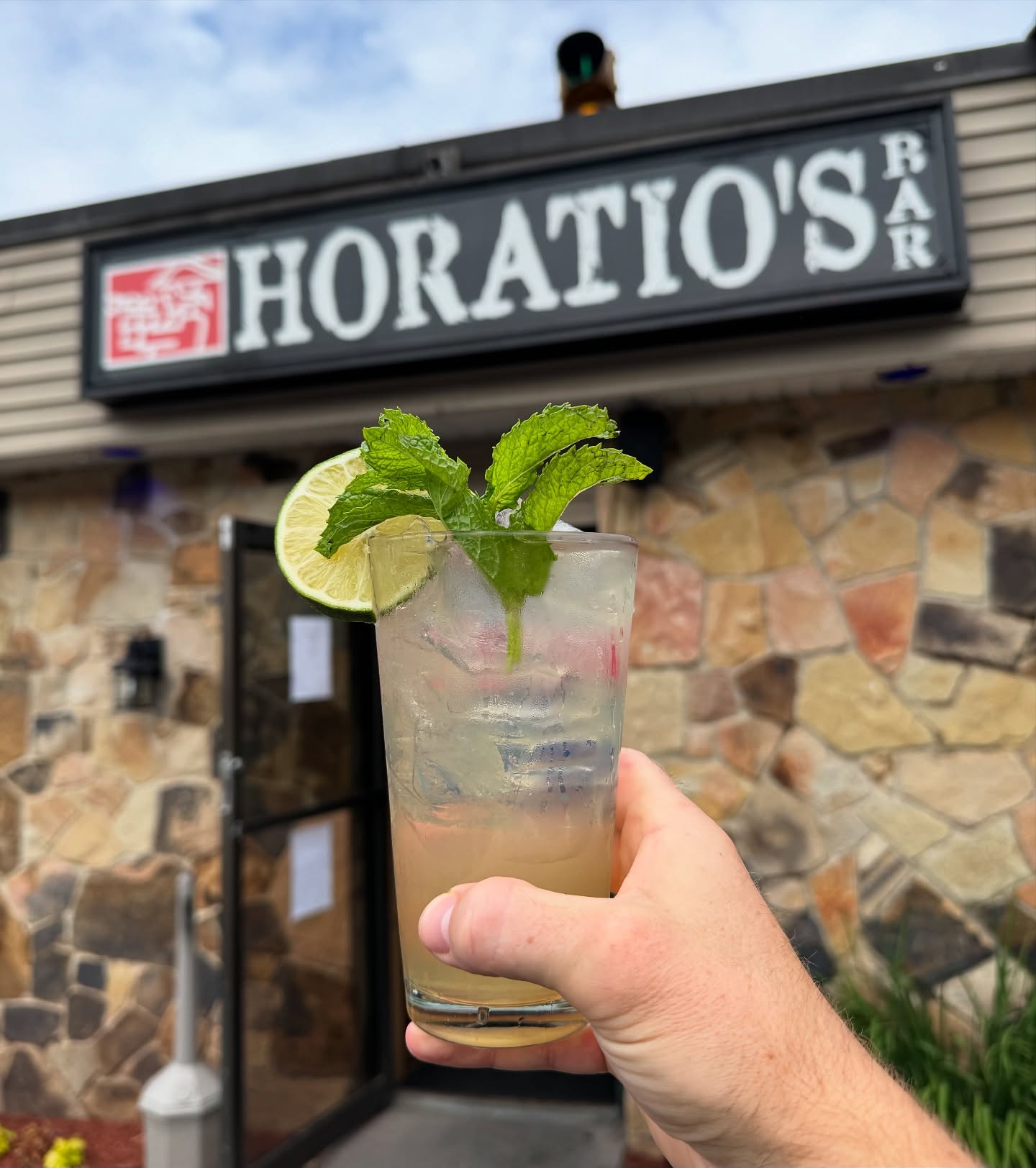 We are ringing in summer with our new cocktail list featuring our very own Horatio’s Hojito! Horatio’s is named after Horatio Nelson, a famous Admiral who was in the British Navy and fought in the French Revolution and Napoleonic Wars! He is widely regarded as one of the greatest naval commanders in history! Our Hojito is made with his very own Admiral Nelson’s Spiced 101 proof rum! #horatioshistory #funfacts #cocktaillist #sassospizza