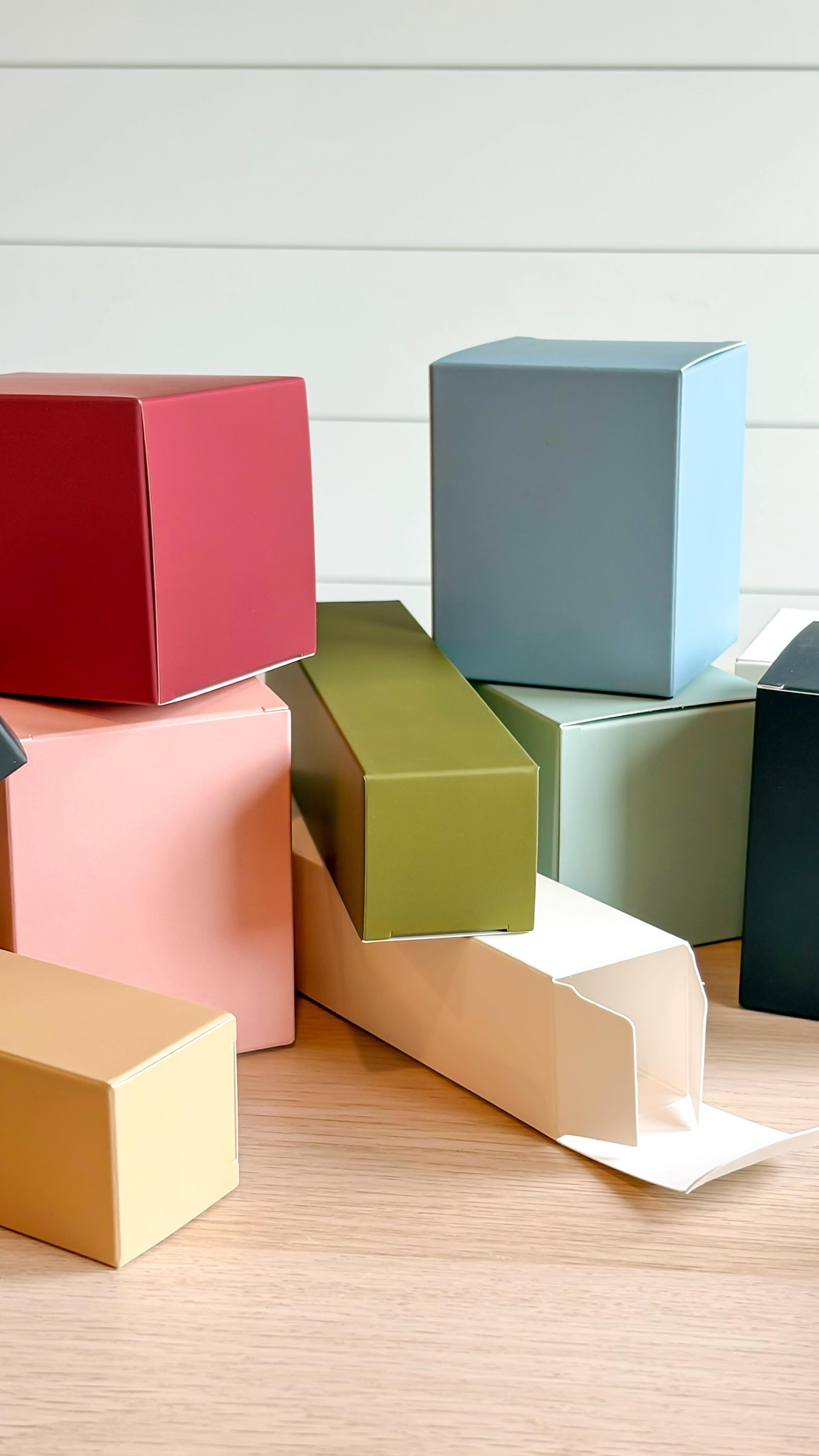 Up your candle game with our soft touch boxes in assorted colors! Available now!!
#giftboxes #softyouchbox #candlesupplies #candlesupplier