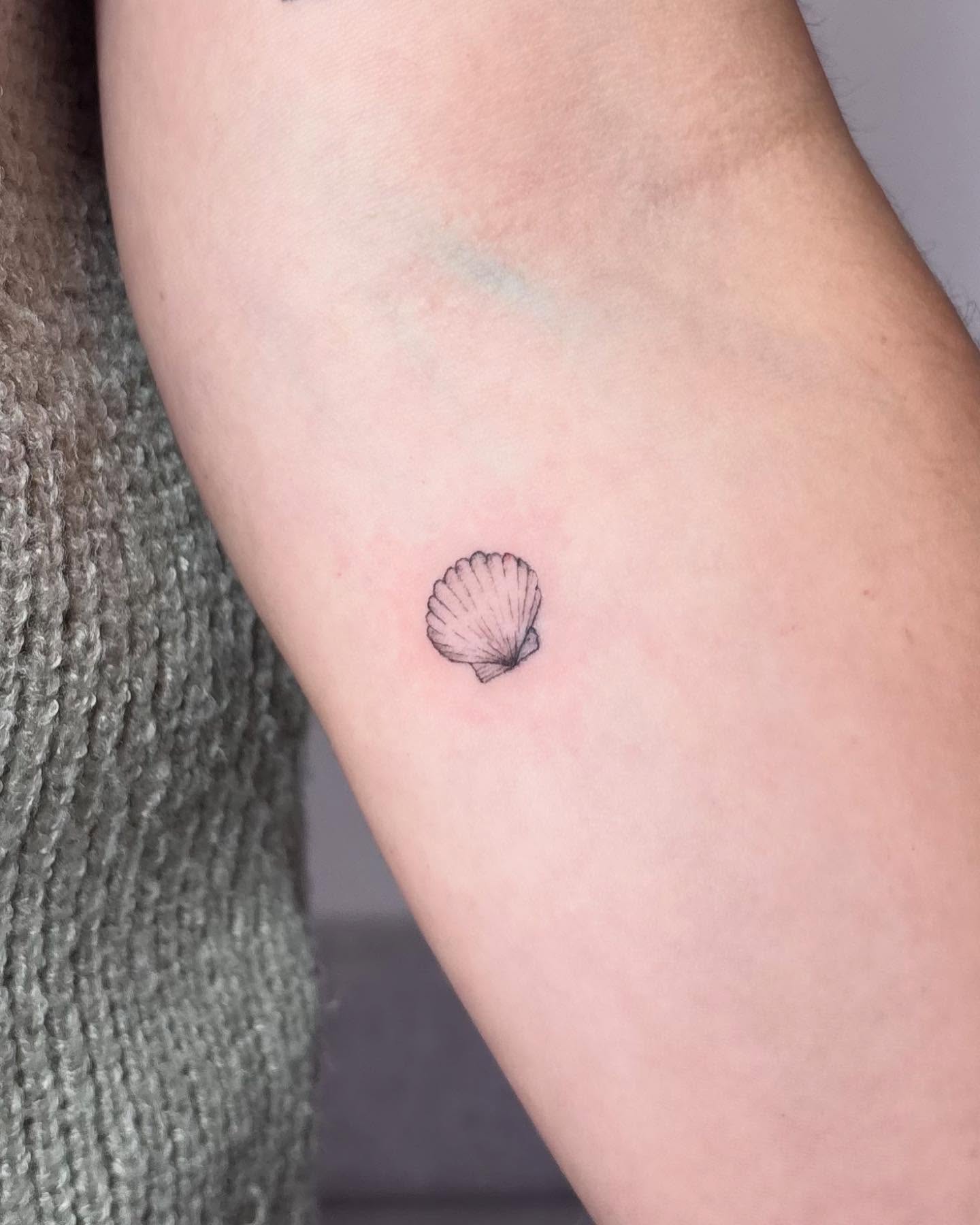 Shell + strawberry from June flashsheet ♡